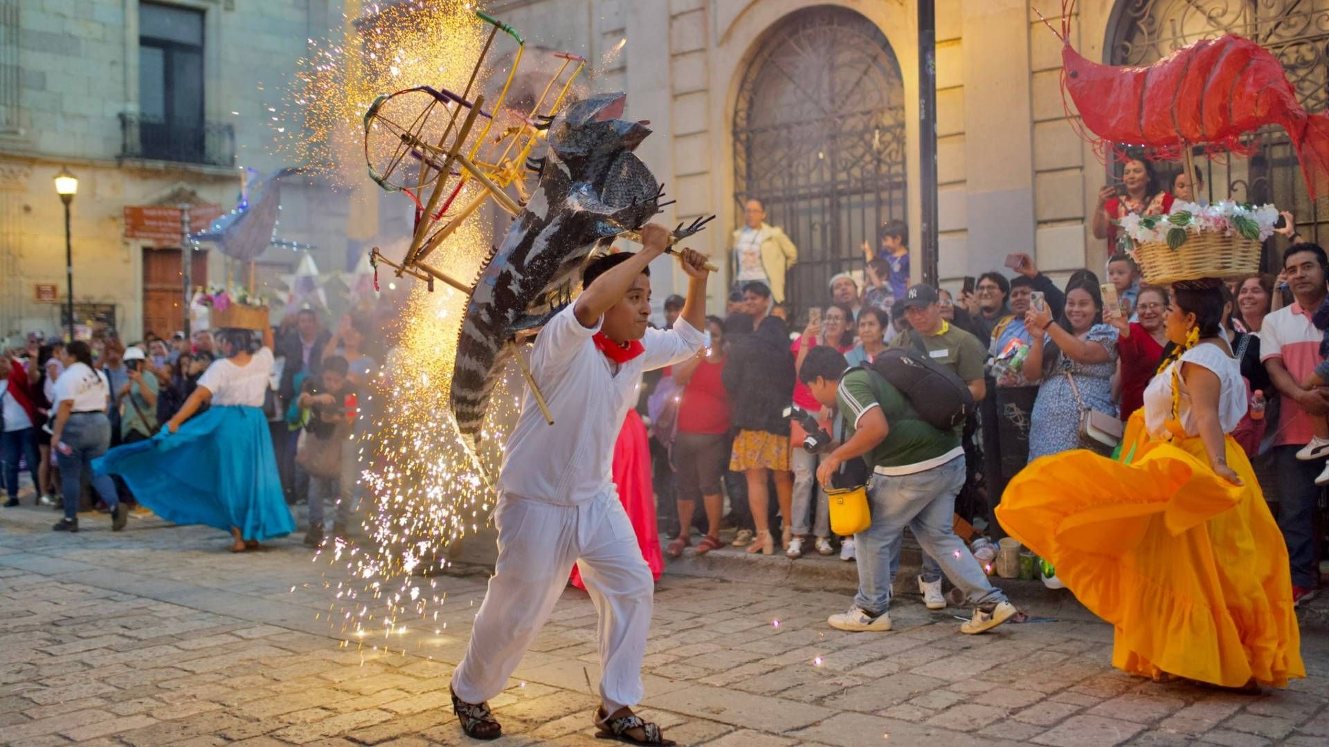 Inician festejos de La Guelaguetza en Oaxaca