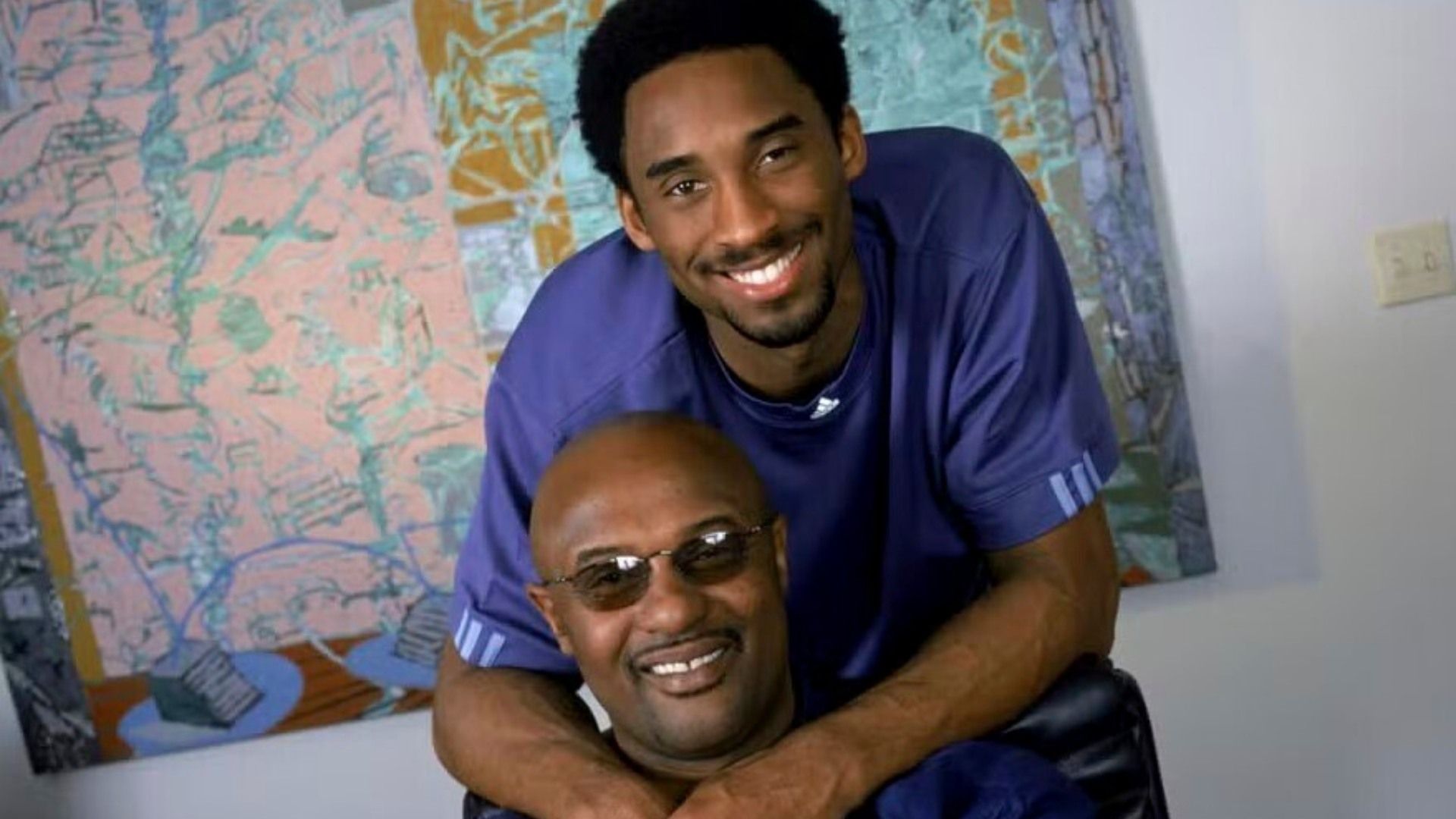 Después de la nuerte de su hijo Kobe en 2020, Joe Bryant no apareció más en público. Foto AP