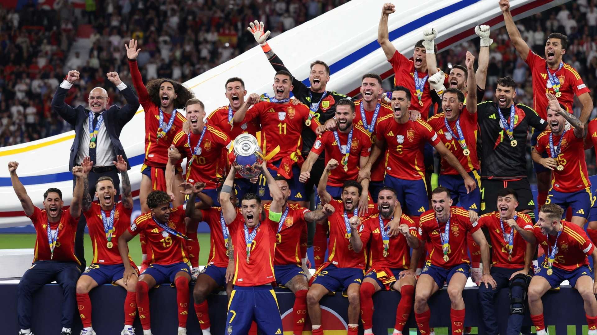 España fija un récord al conquistar su cuarta Eurocopa al vencer 2-1 a Inglaterra en la final