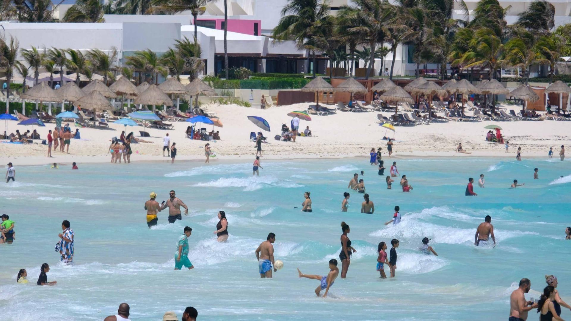 Cofepris certifica playas en México para uso recreativo. 