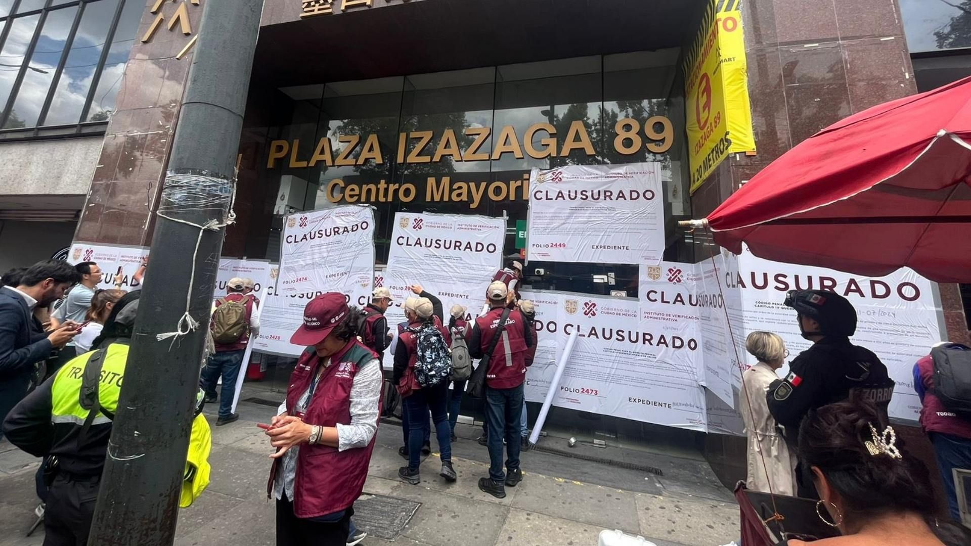 Qué productos vendían en la Plaza Izazaga 89 de la CDMX que fue clausurada