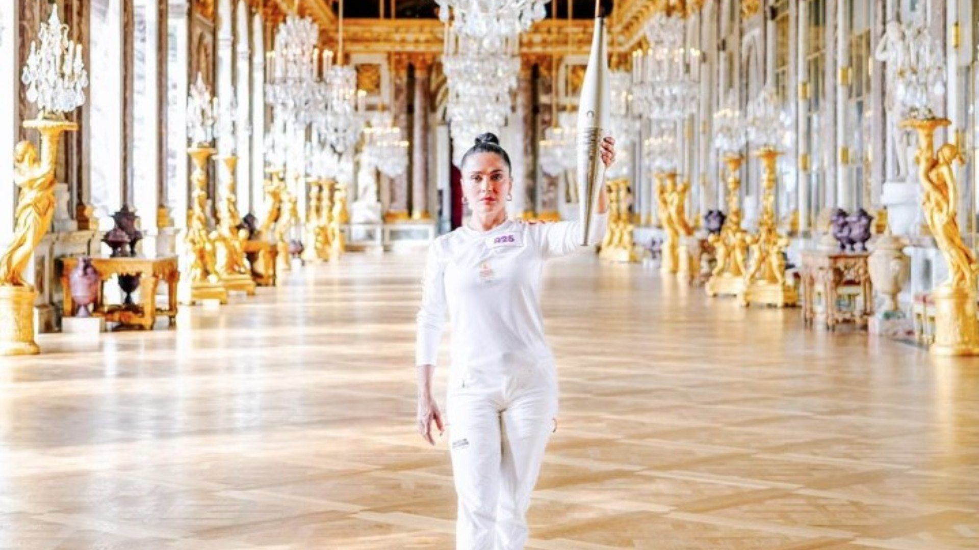 Salma portó la antorcha en el Palacio de Versalles. Foto paris2024