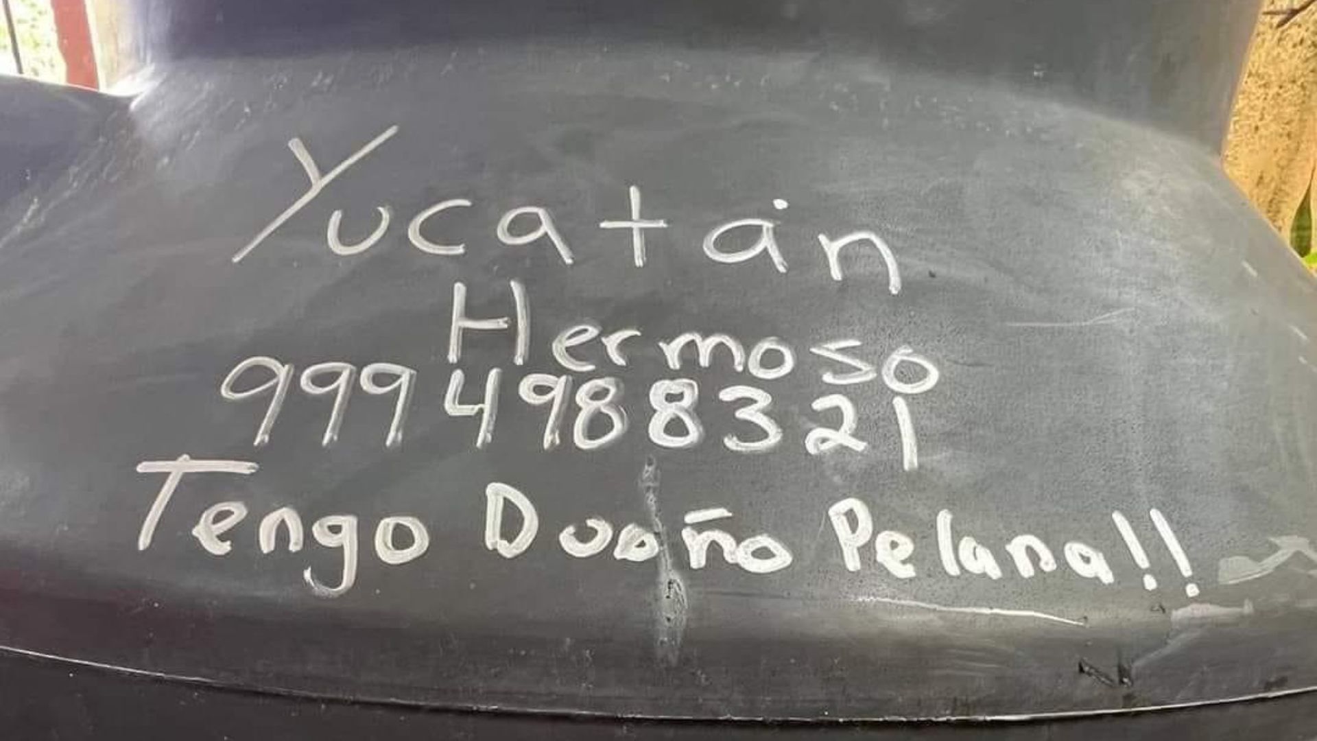 Los usuarios en redes sociales le han puesto la dirección y el nombre a sus tinacos apelando a que la gente se los devuelva 