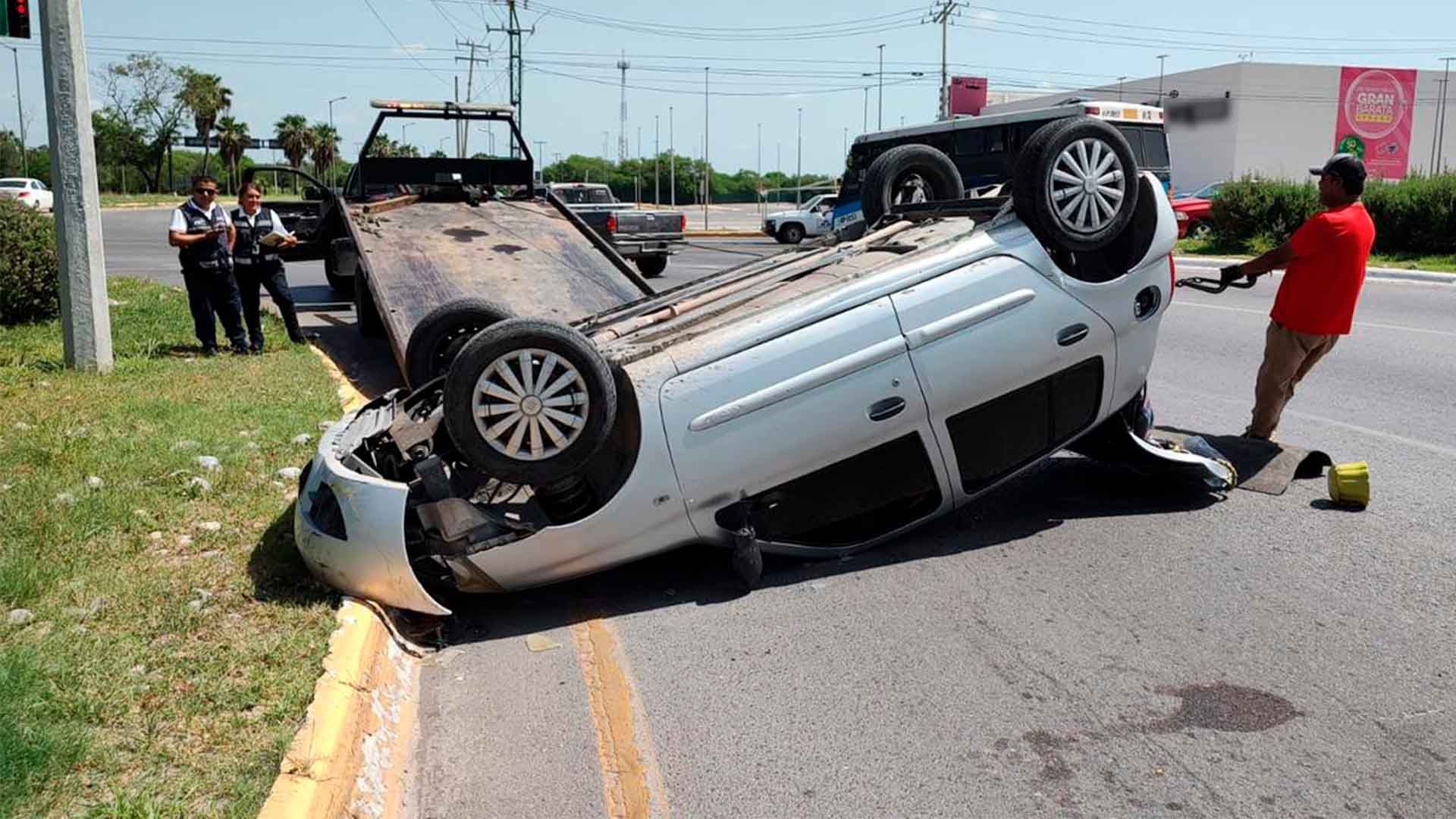 Conductor Vuelca por Manejar a Exceso de Velocidad en Ciudad Victoria, Tamaulipas