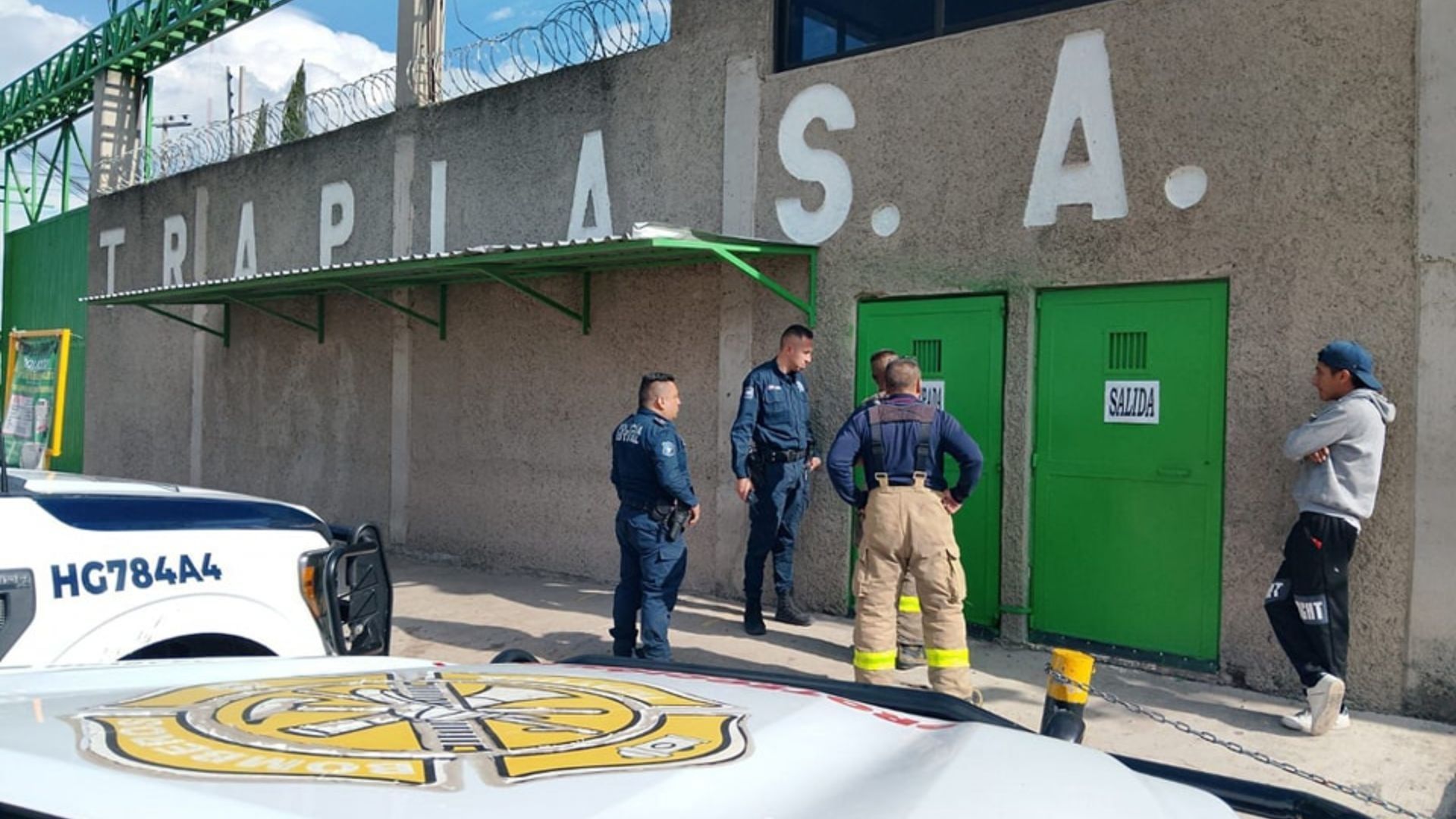 Fábrica Se Incendia y Jefes Impiden Paso de Bomberos; Hay Empleados Lesionados 