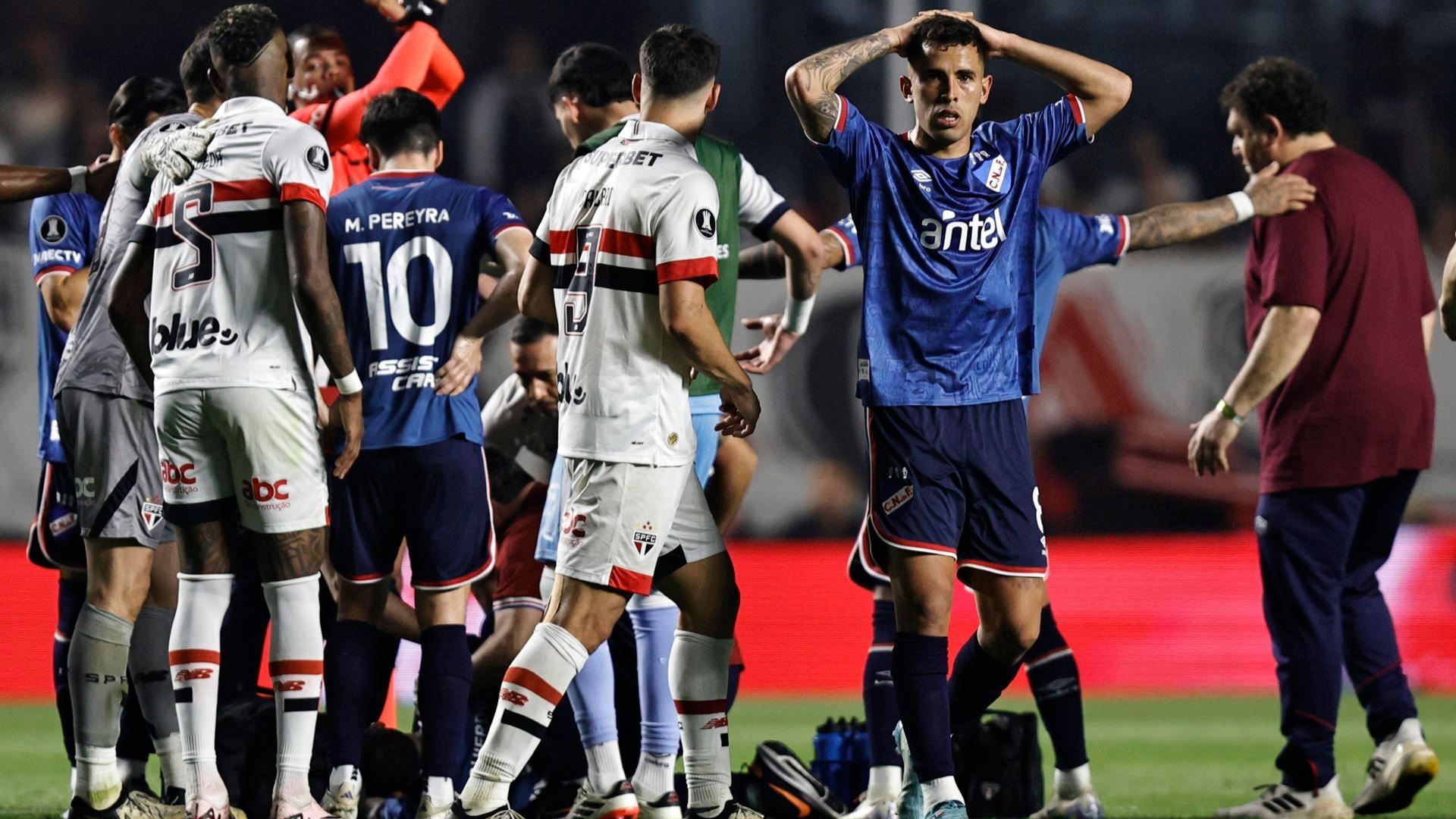 El futbol uruguayo y mundial quedó conmocionado con la muerte de Juan Izquierdo. Foto EFE