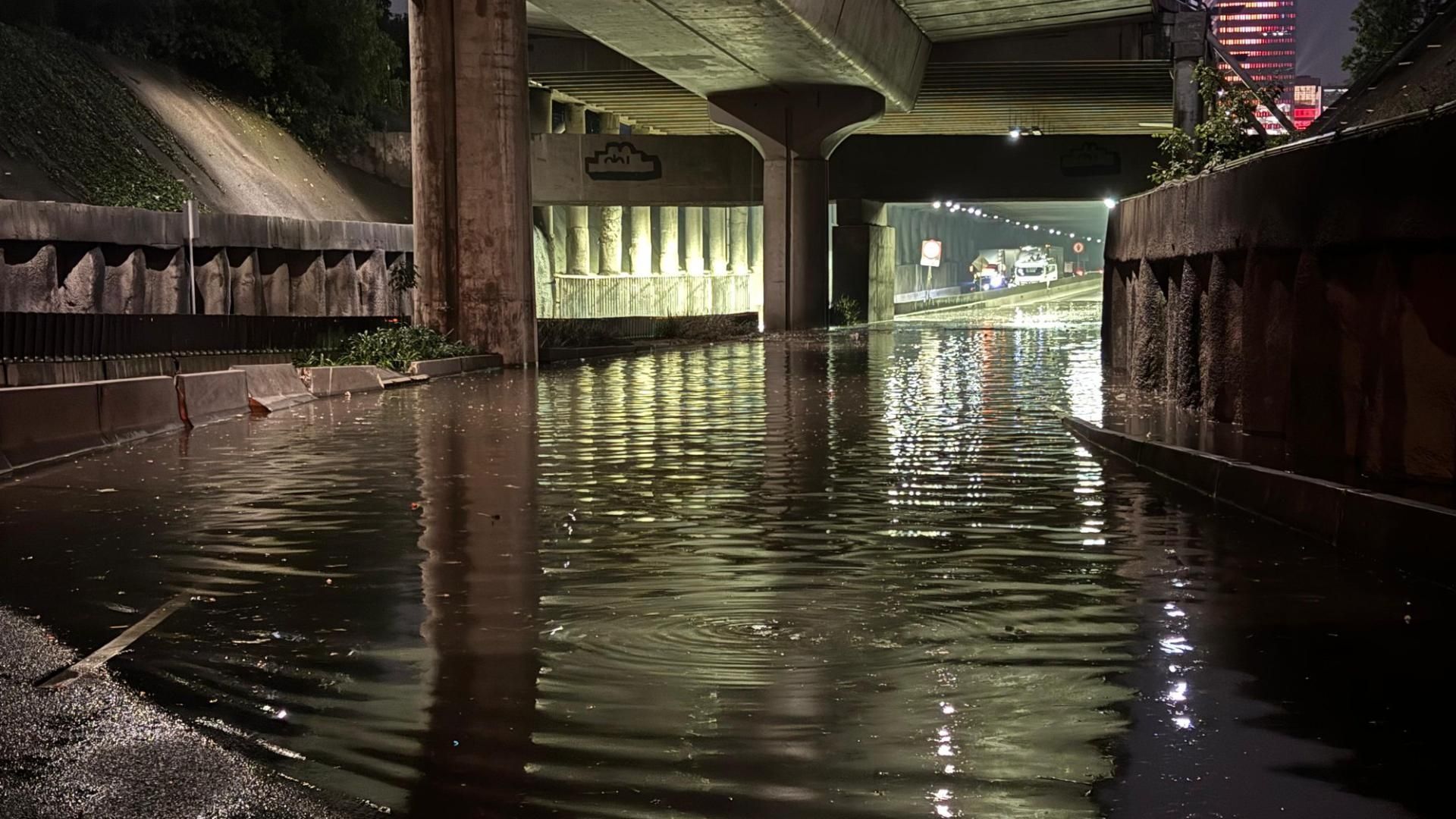 Tormenta Provoca Inundaciones, Daños y Rezago Vial en el Valle de México