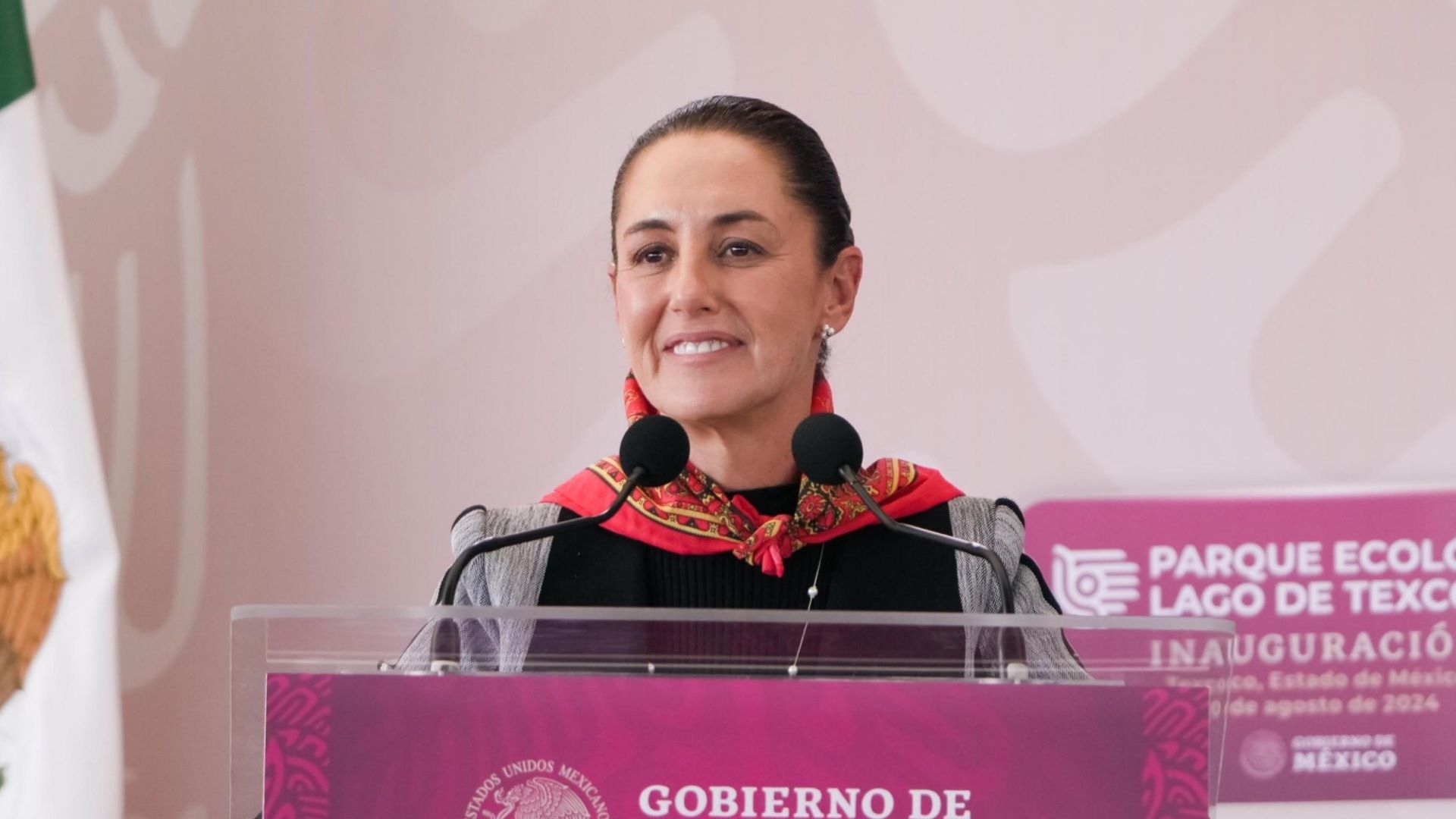 La presidenta electa Claudia Sheinbaum durante un evento con el presidente López Obrador