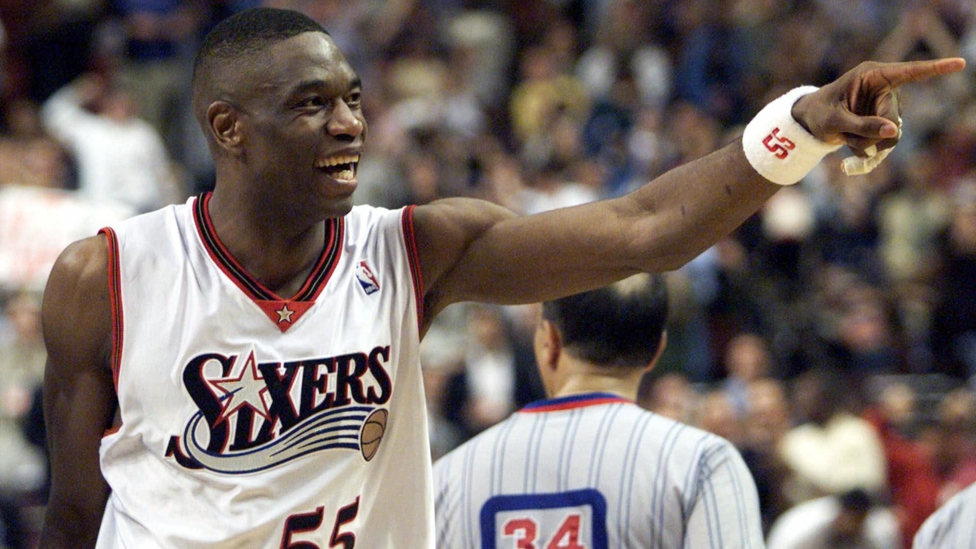 Mutombo disputó las finales de la NBA con los Sixers de Filadelfia en 2001. Foto AP