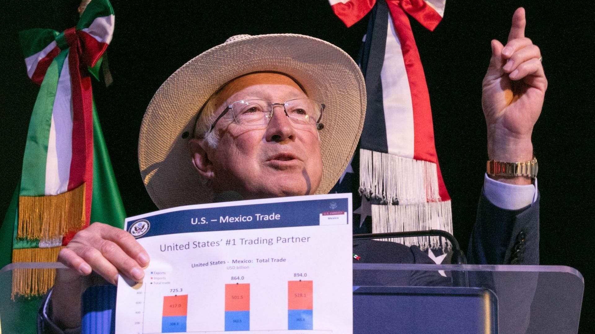 Ken Salazar fue entrevistado en el marco de la tercera Convención Binacional de American Society of Mexico 