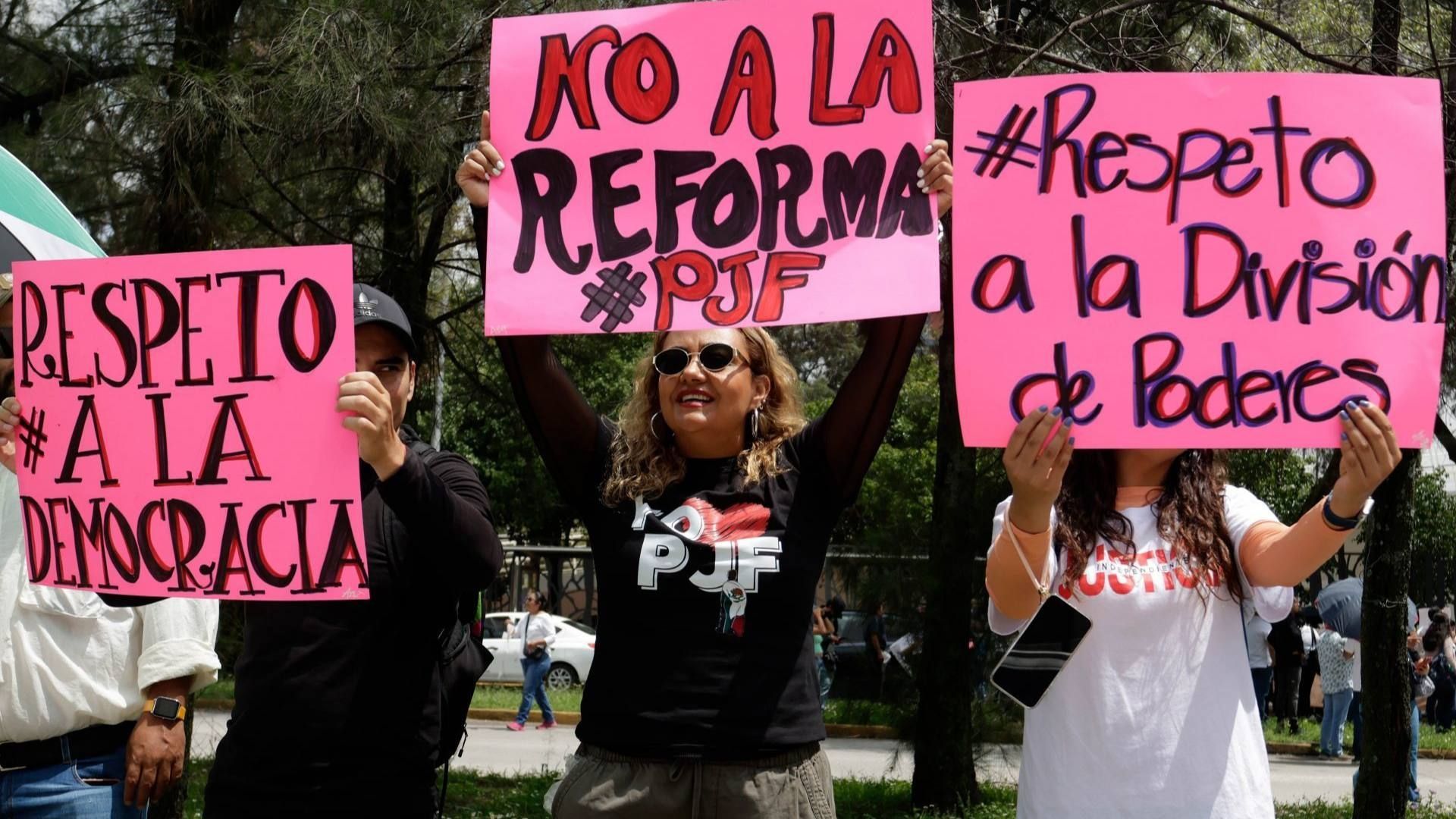 Estudiantes protestan en contra de la reforma al Poder Judicial