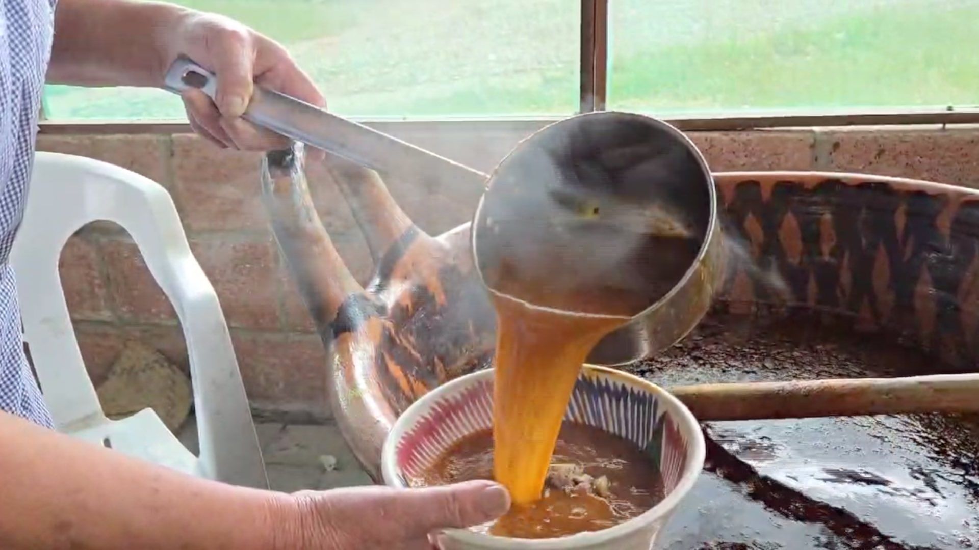 Cómo se Prepara el Chivo para Hacer el Tradicional Mole de Caderas. Foto: N+