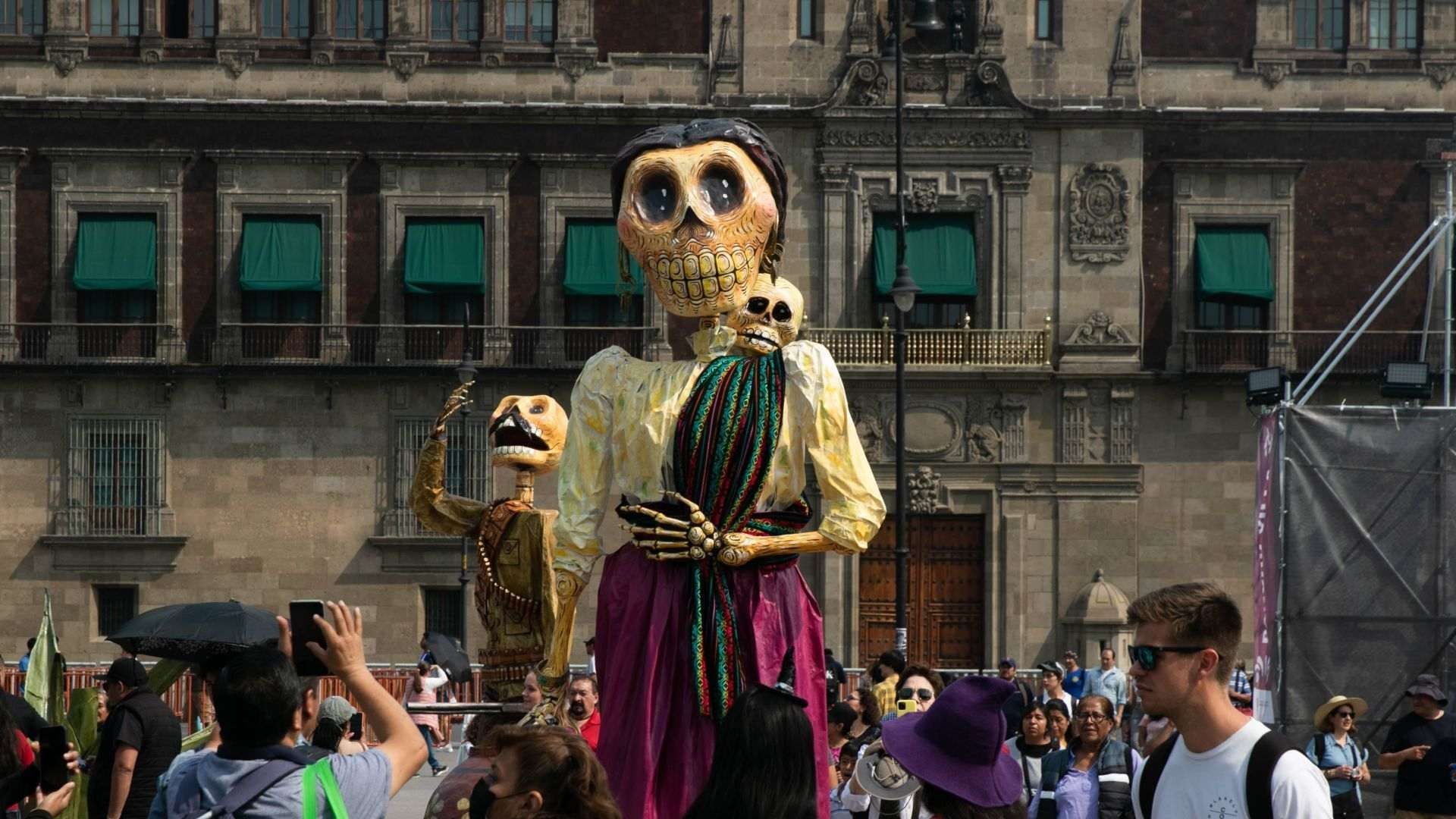 Megaofrenda por el Día de Muertos 2023 en el Zócalo de la CDMX