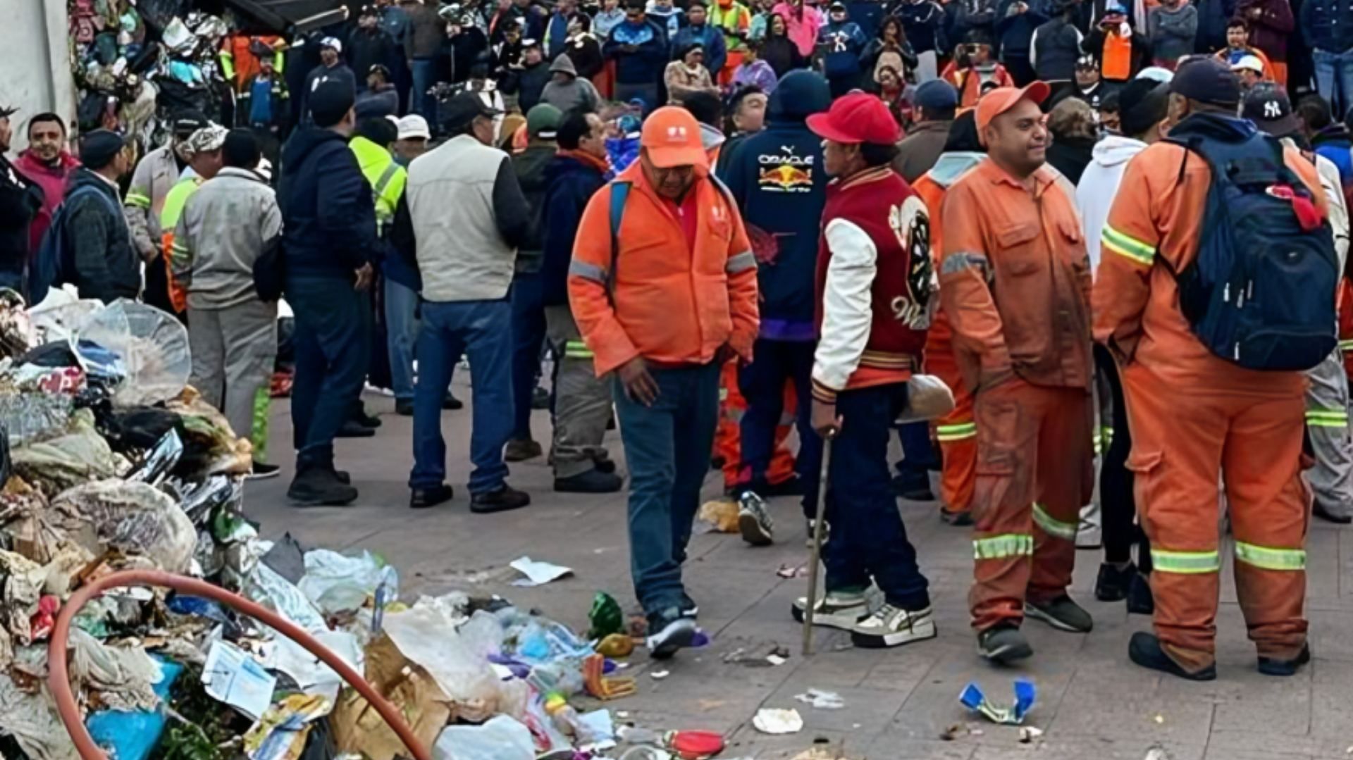 Empleados de basura protestan en la alcaldía Cuauhtémoc