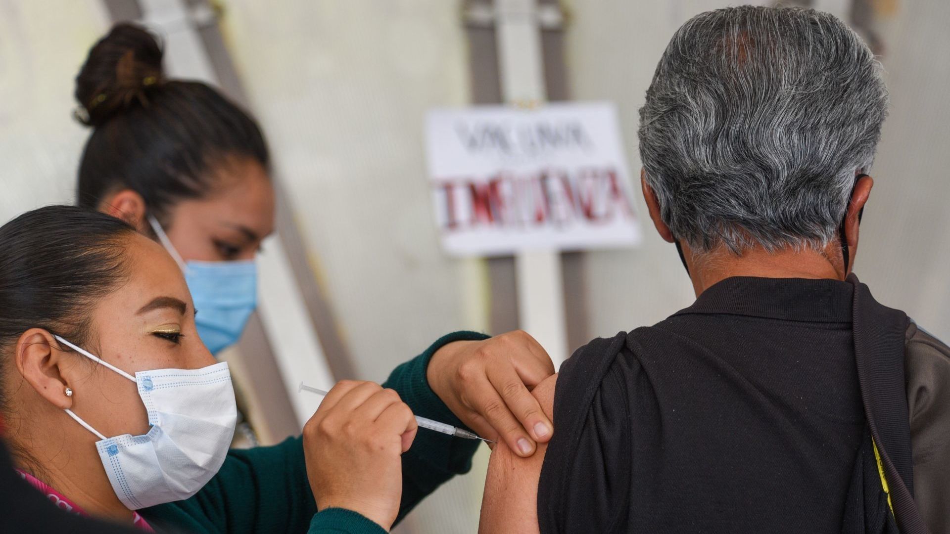 Conoce las fechas en las que el IMSS aplicará las vacunas contra la influenza estacional y COVID-19