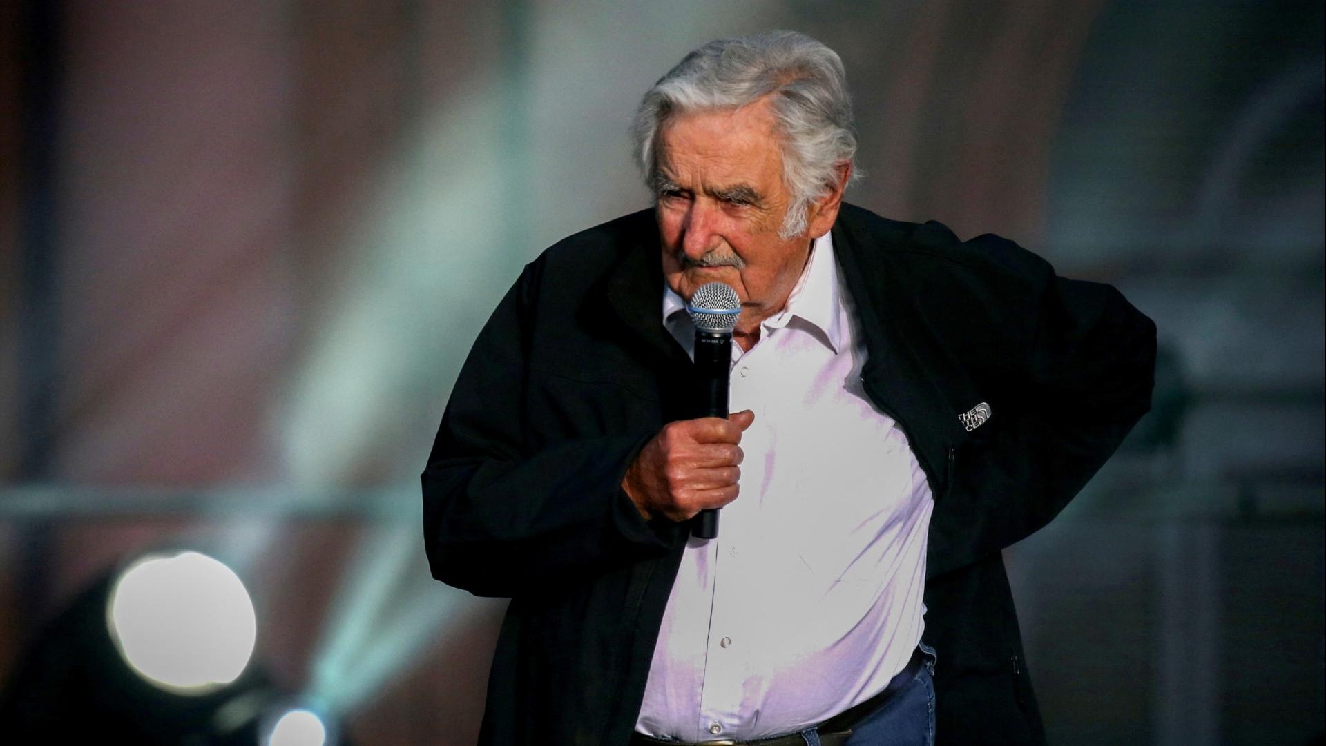 AMLO Envía ‘Un Gran Abrazo’ a Pepe Mujica por Tumor en Esófago que Padece: 'Va a Salir Bien'