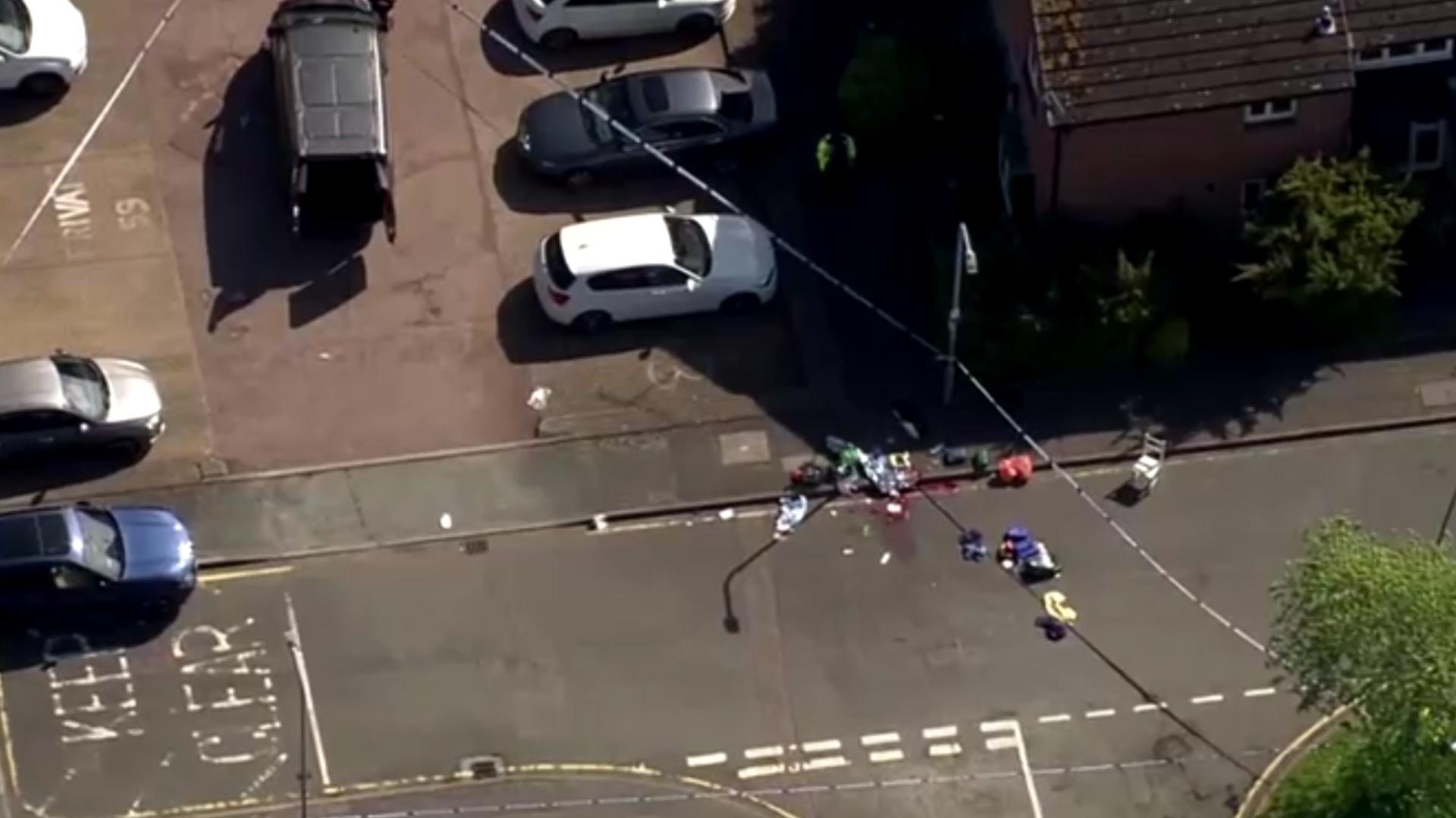 Sujeto Ataca con Espada a Civiles y a Policías Cerca de Londres, Inglaterra