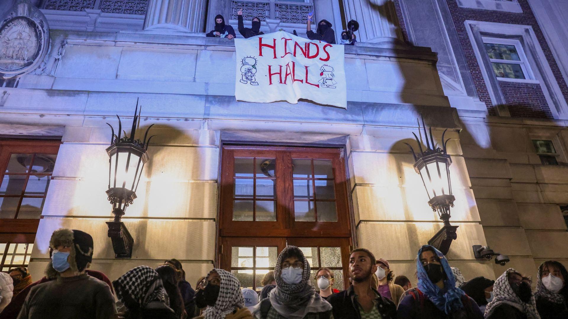 Fotos | Estudiantes Ocupan el Hamilton Hall, Edificio Emblemático de la Universidad de Columbia