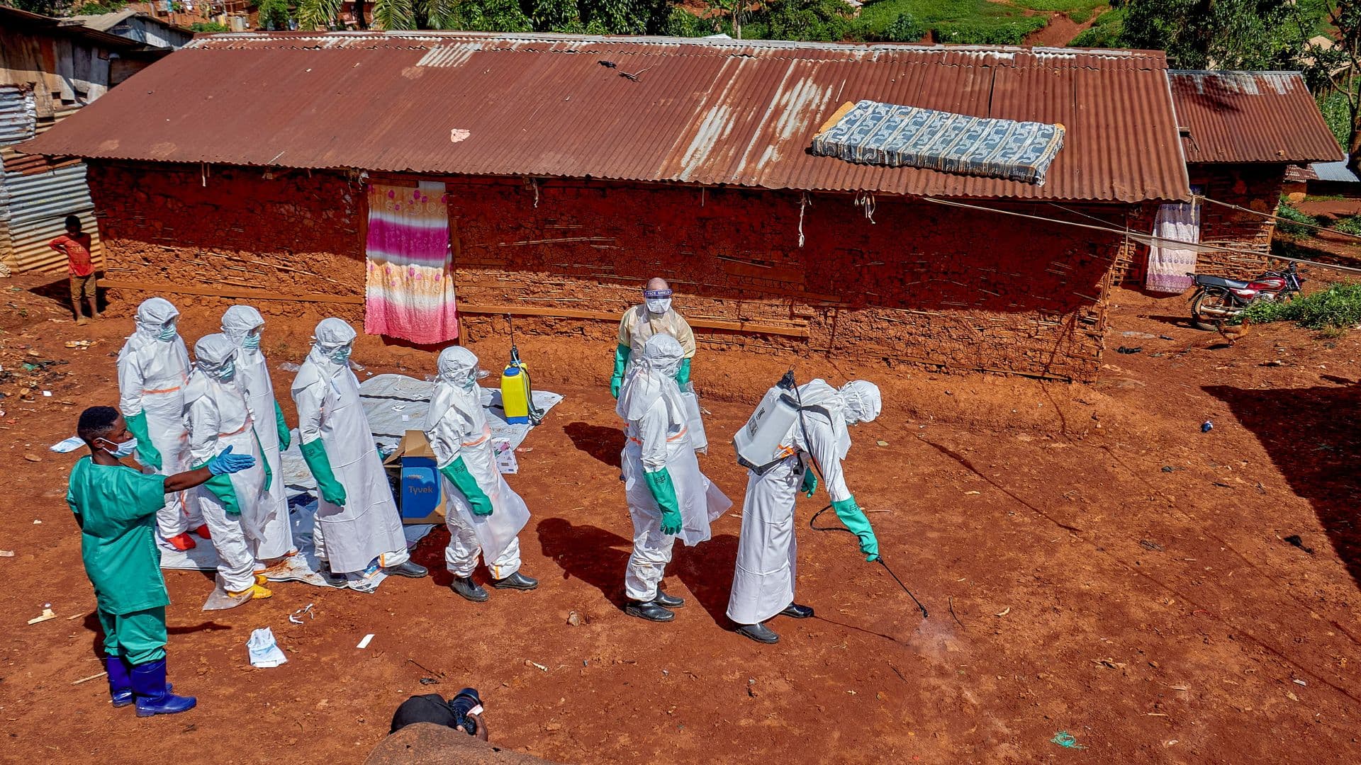 Van 100 Muertes por Ébola en el Congo de 550 Casos y Conflictos Armados Limitan Atención
