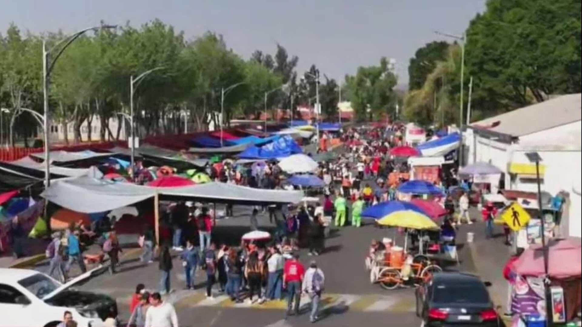 Maestros de la CNTE Regresan a Plantón en la Cámara de Diputados