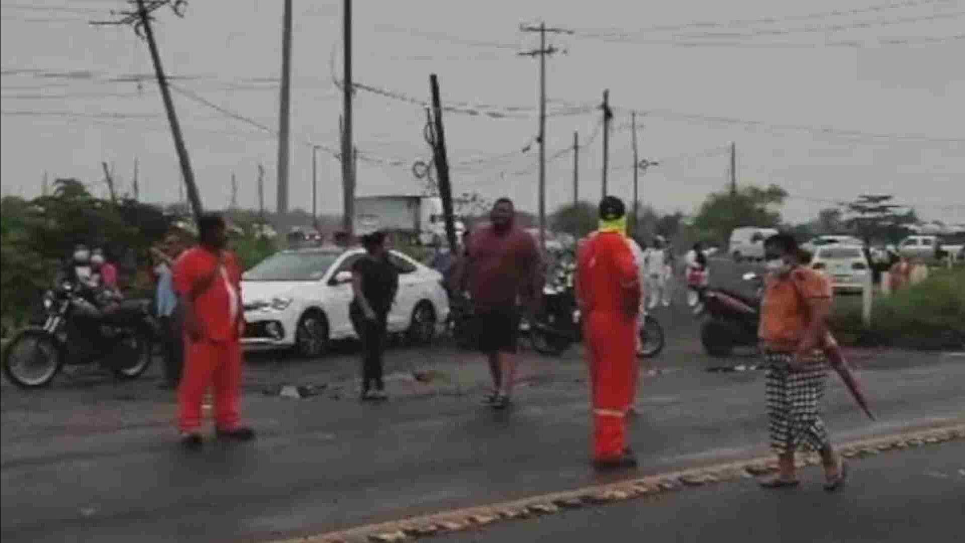 Siguen las Manifiestaciones en Mundo Nuevo, Coatzacoalcos, por Afectaciones a la Salud