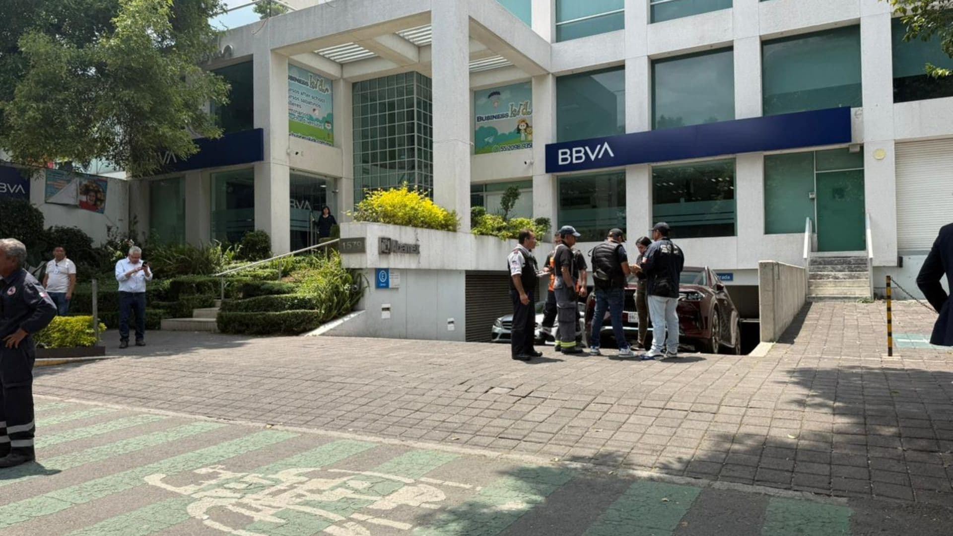 Balean a Hombre Afuera de Banco por Robarle Mochila con Dinero: Así Fue Asalto en Álvaro Obregón