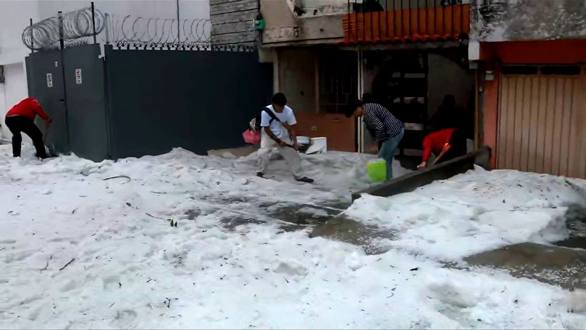 Caos y Autos Varados por Fuerte Tormenta y Granizada este Martes en Puebla