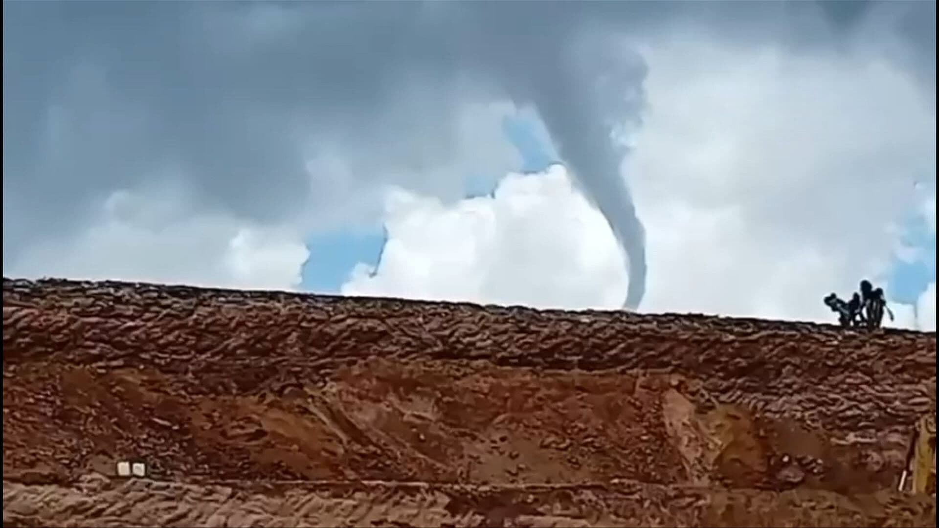VIDEO: Captan Nube Embudo en Pachuca, Hidalgo, ¿A Qué Se Debe el Fenómeno?