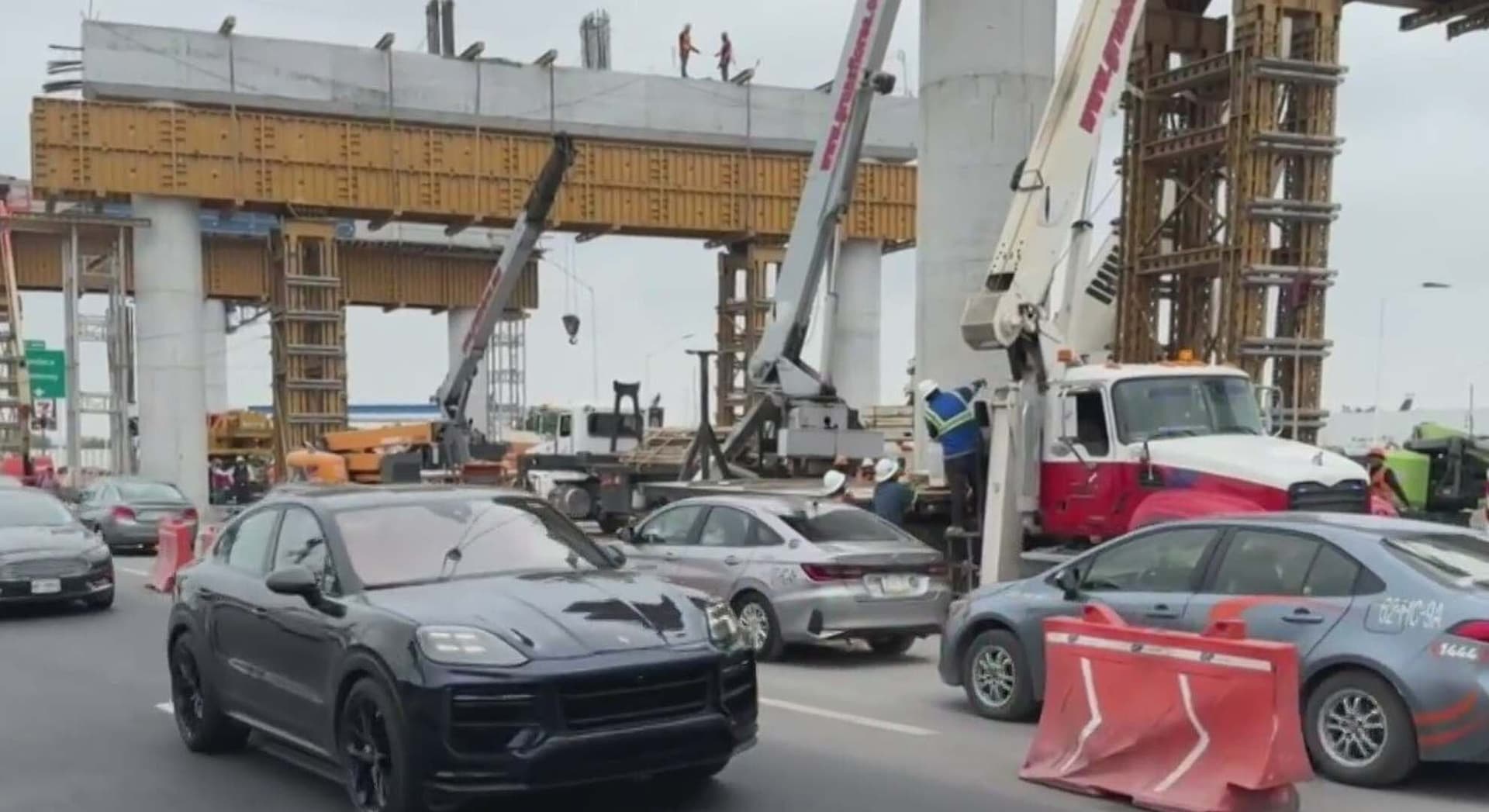 Piden Ingreso de Taxis de Aplicación a la Zona en Blvd. Aeropuerto en Apodaca