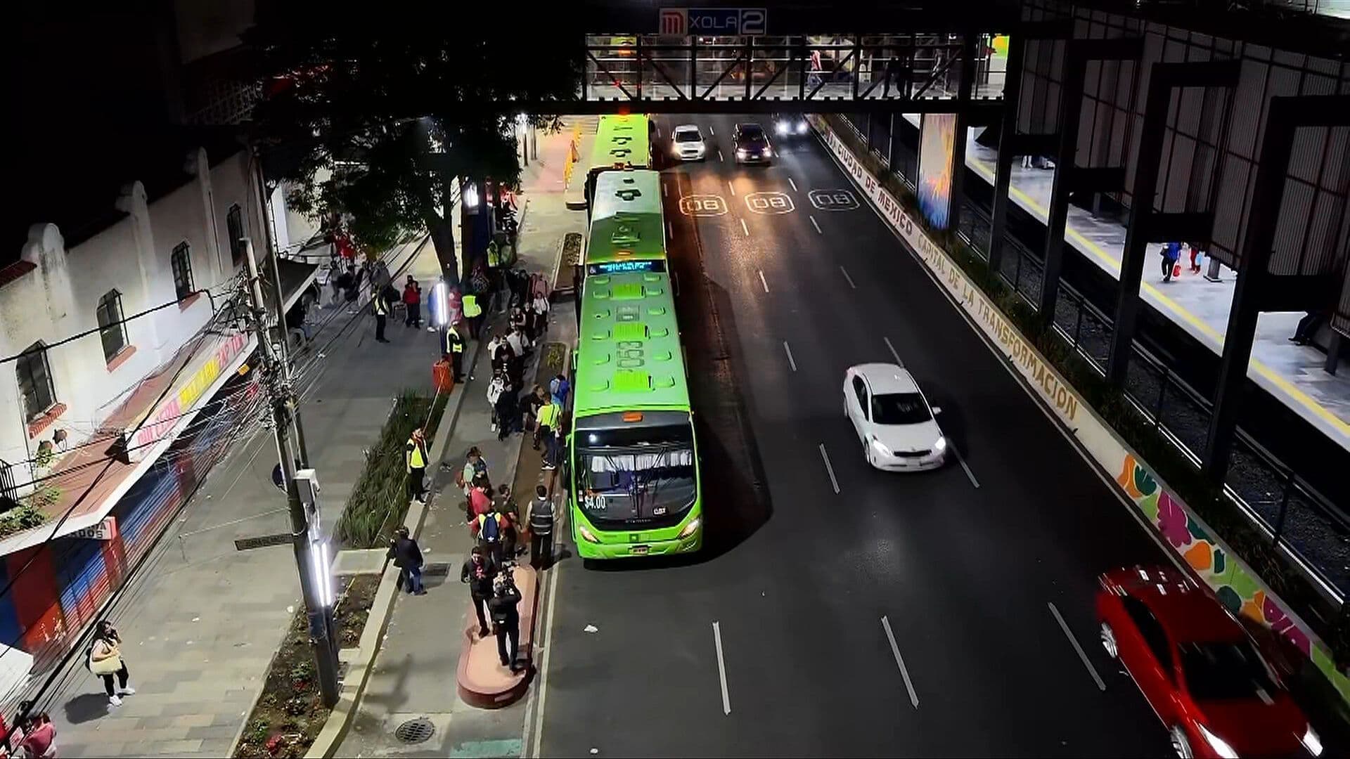 Segundo Día Largas Filas para Abordar RTP en Metro Xola de la CDMX