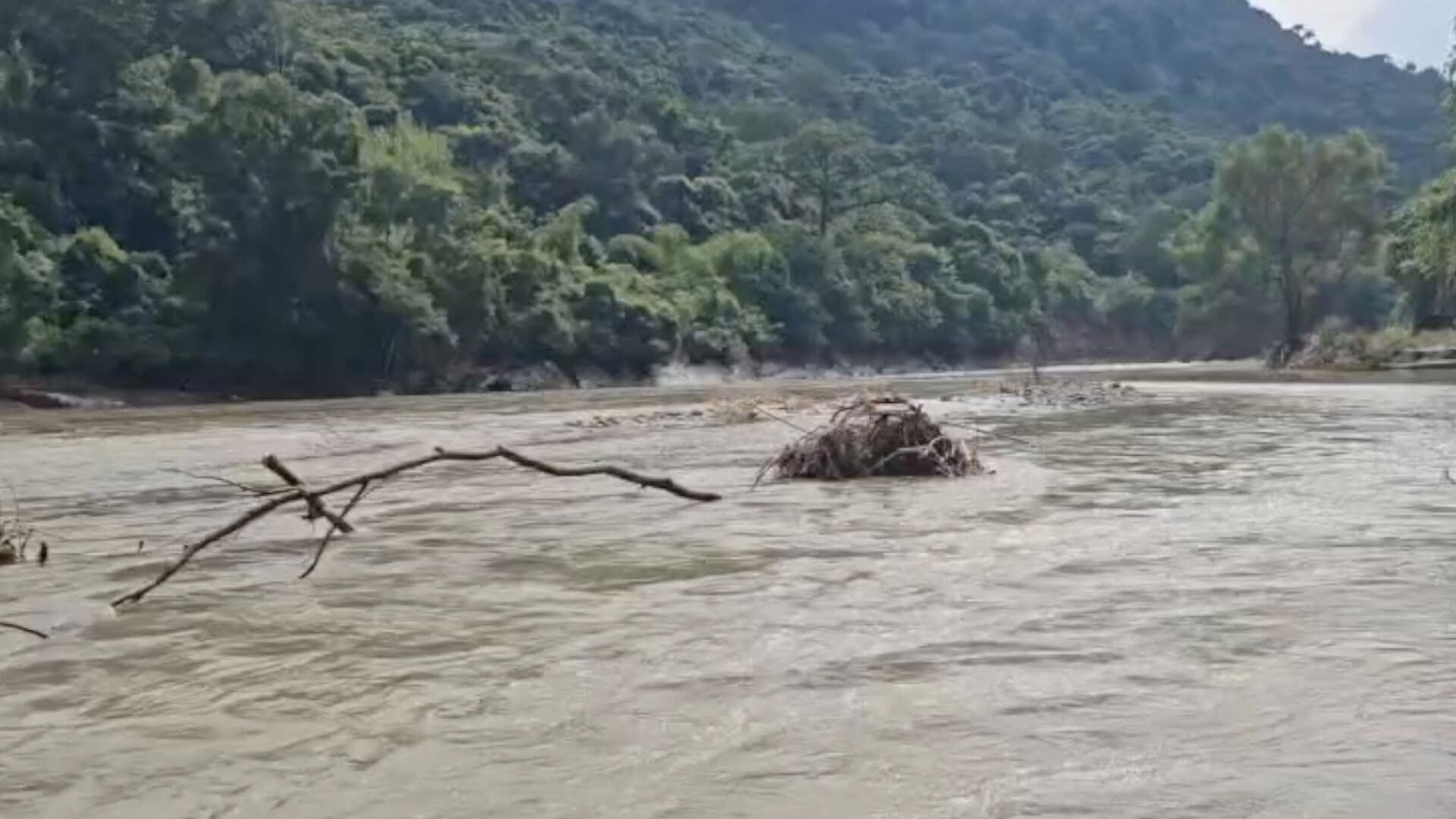 Alertan por Desbordamiento de Río El Sifón en la Sierra Norte de Puebla