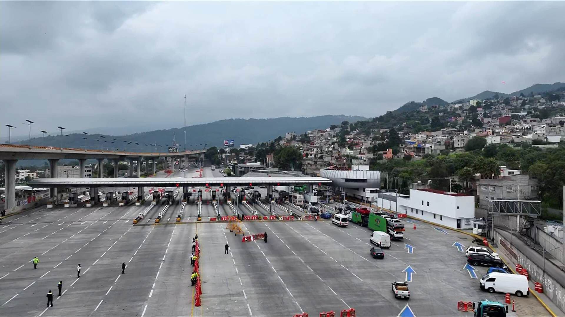 Normalistas se Retiran de la Caseta México-Cuernavaca; Así se Ve la Circulación Desde el Aire
