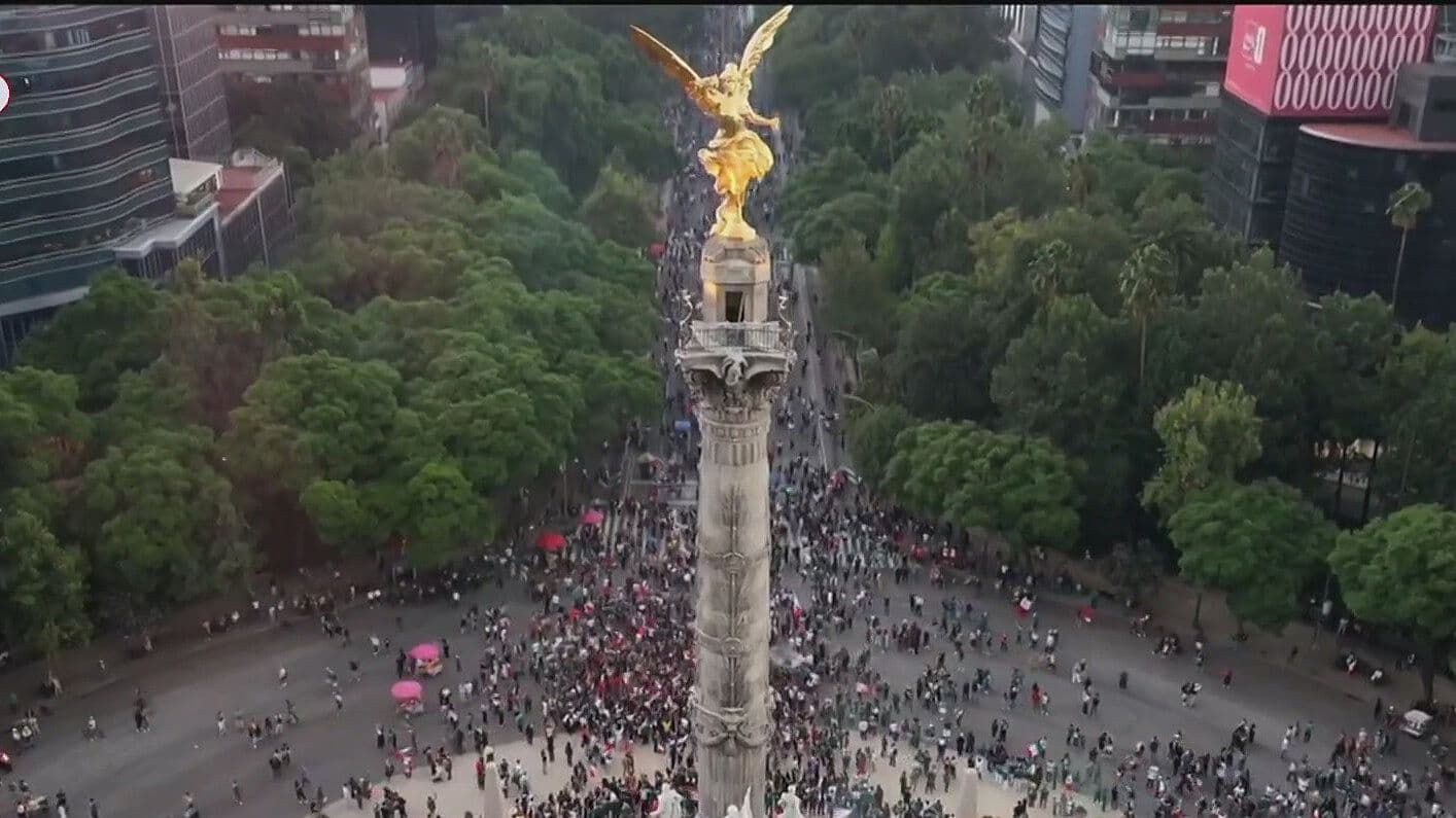 Así se Ve Desde el Aire el Festejo en el Ángel de la Independencia por Triunfo de la Selección