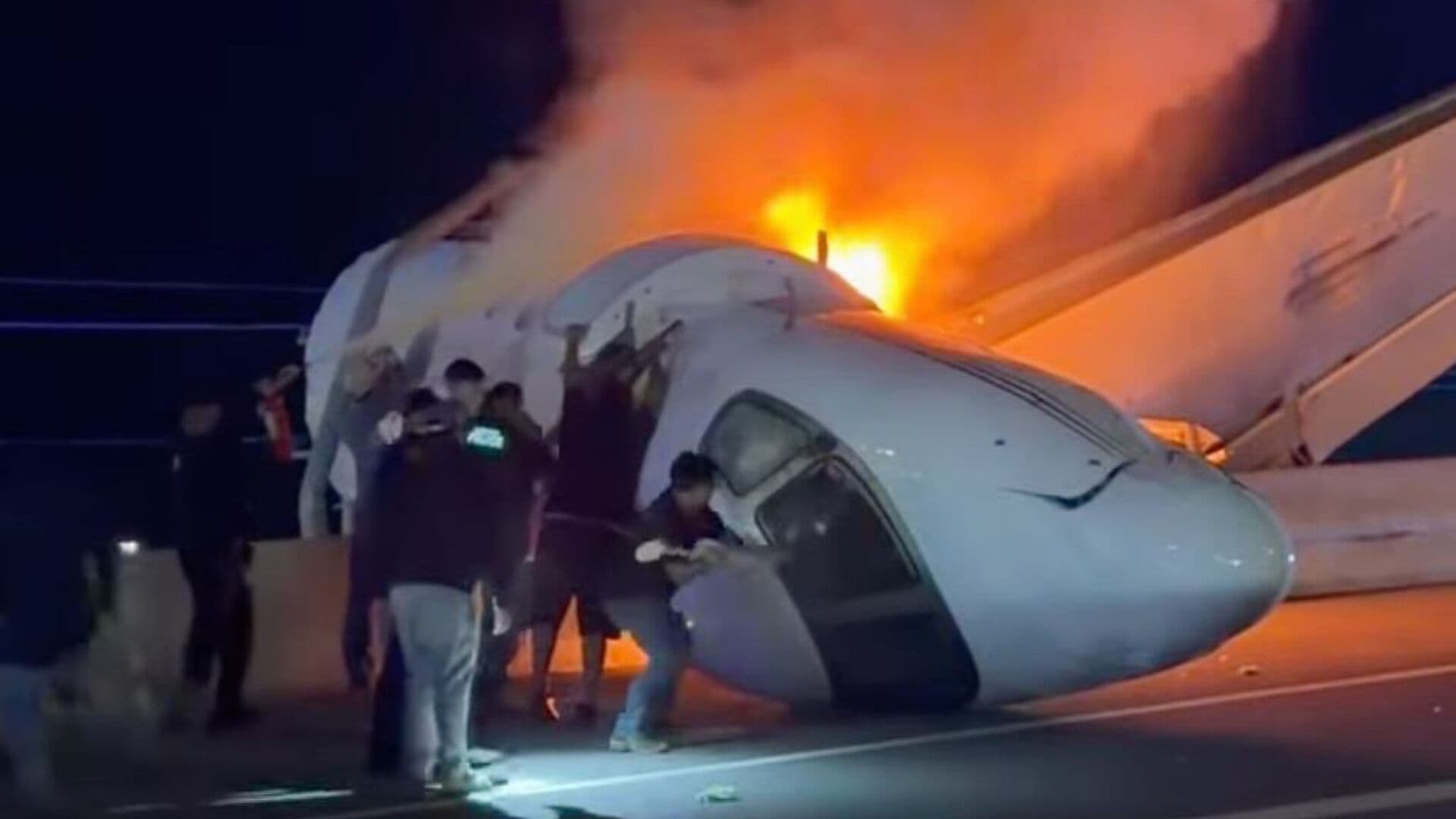 VIDEO: Así Fue el Heroico Rescate de Pasajeros de la Avioneta en Llamas en Laredo, Texas