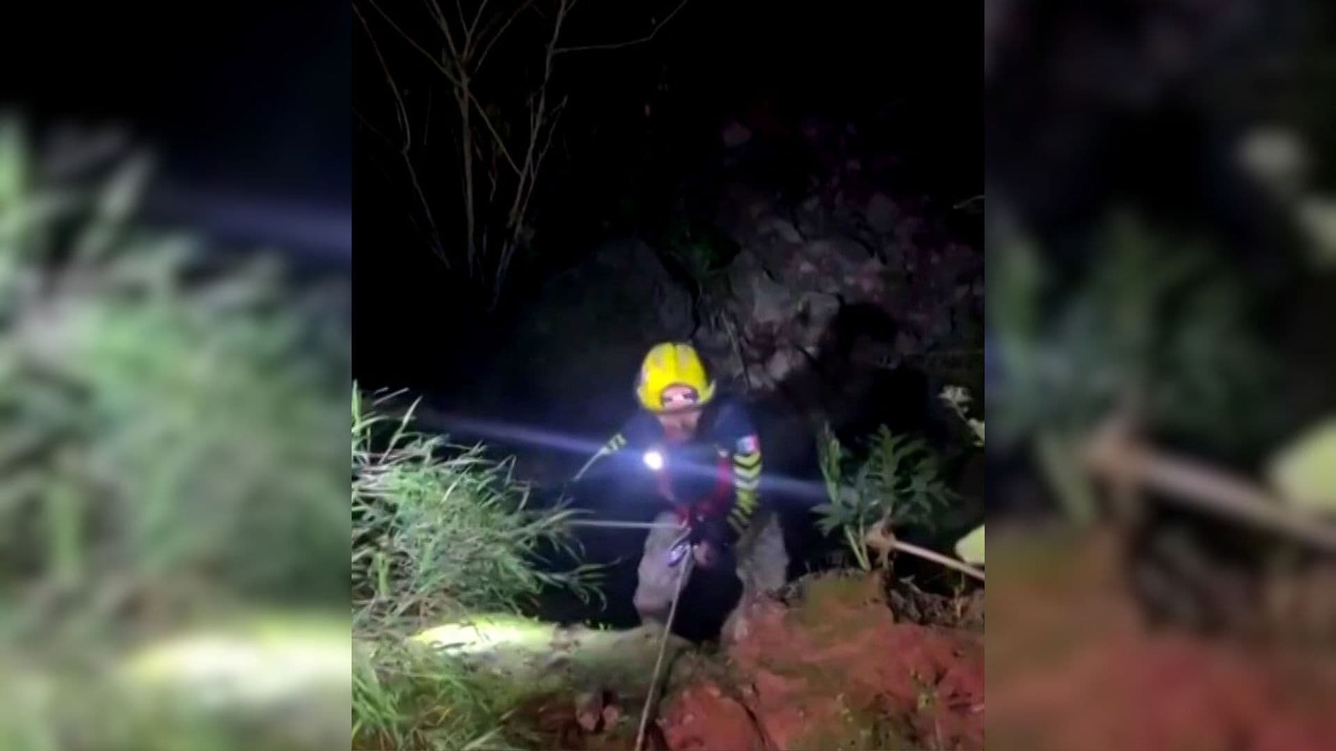 Rescatan a Dos Jóvenes Atrapados en Paredón Cerca del Río Santiago en Guadalajara