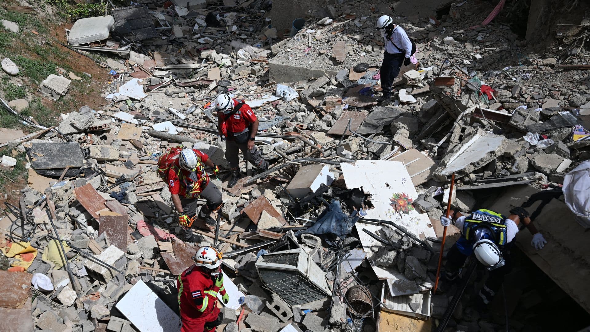 Topos de México Continúan Rescates en Caracas. Foto: AFP