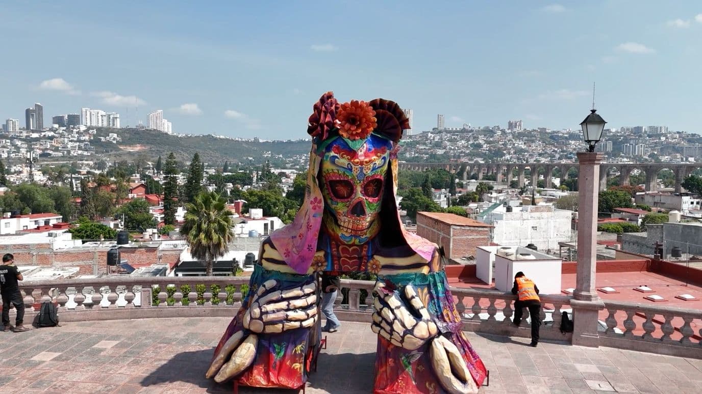Instalan Mega Catrina en el Mirador de los Arcos por Día de Muertos