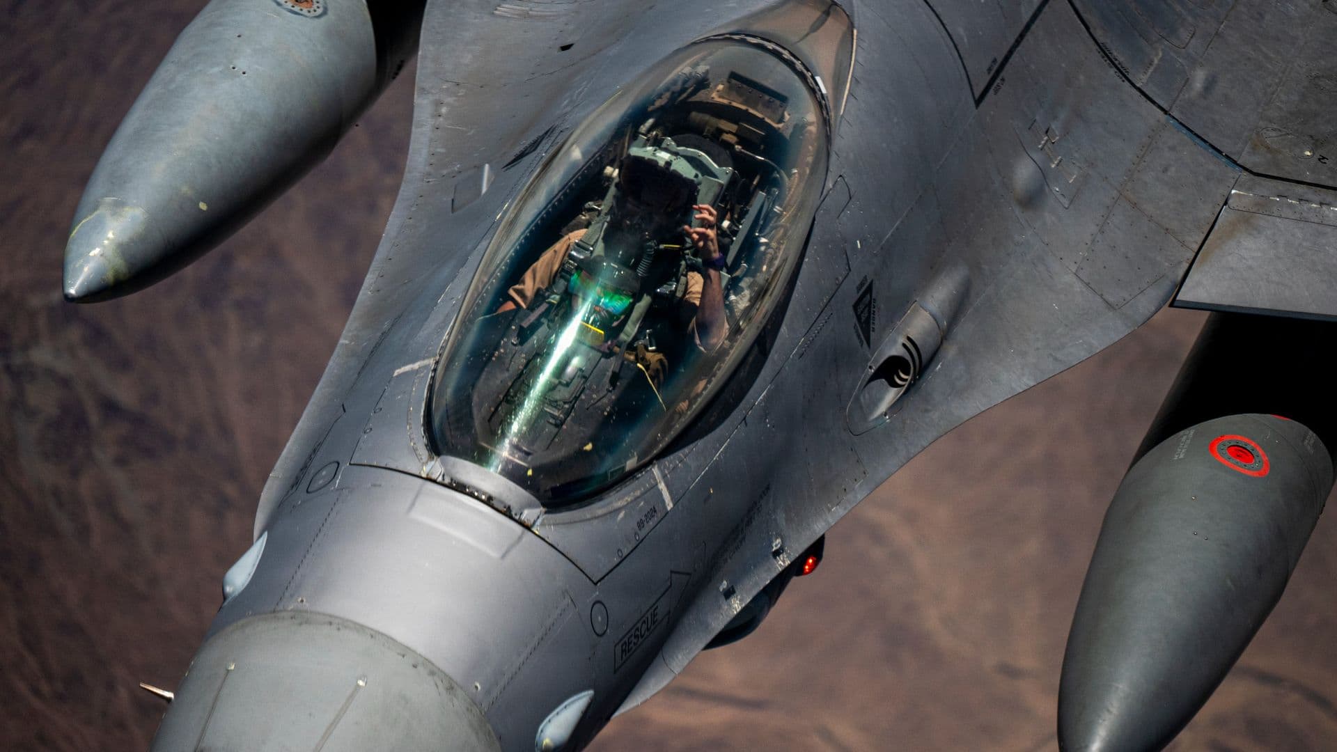 Estados Unidos e Irán Reportan Ataques y Contraataques en Bases