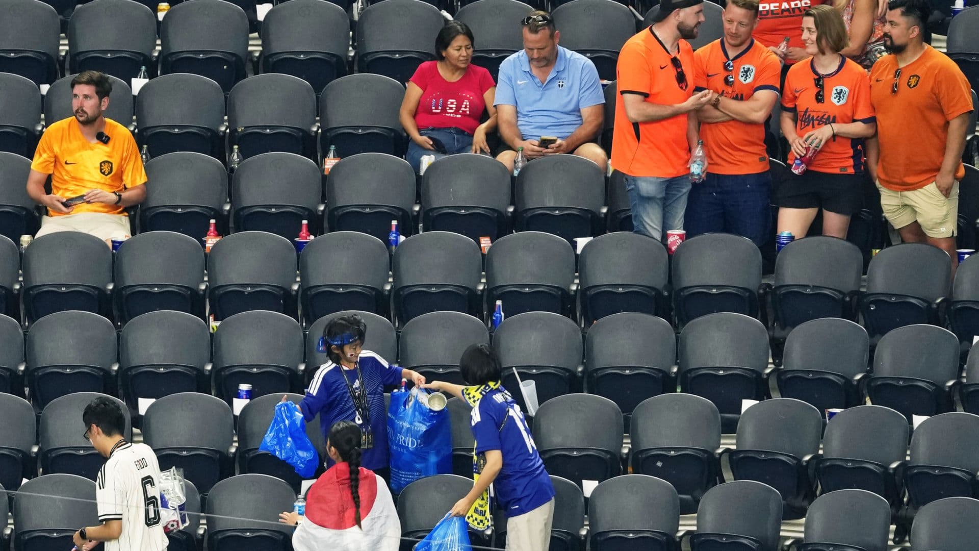 Aficionados de Japón lo Hacen de Nuevo: Limpian Estadio Tras Partido en el Mundial