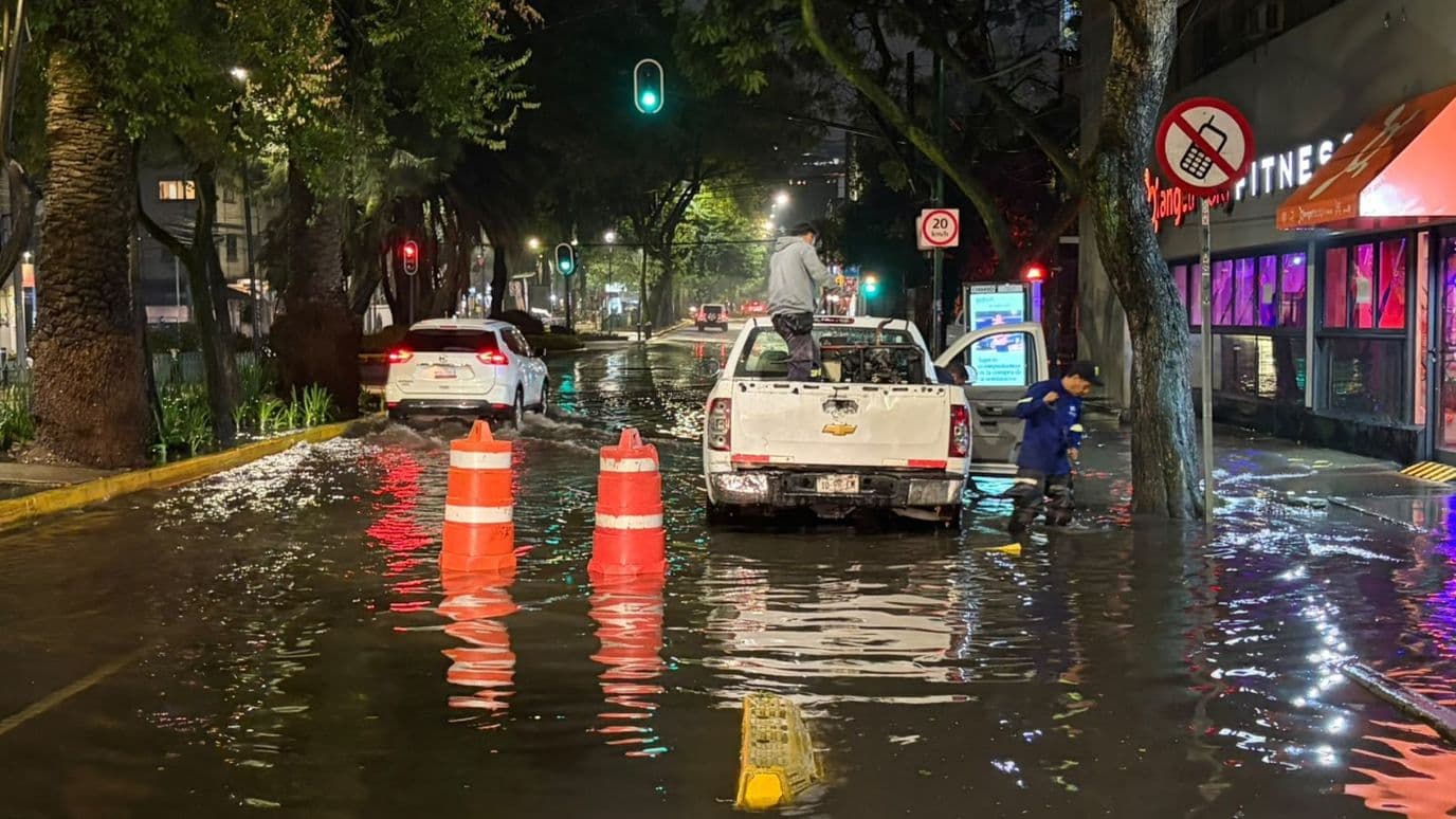 Inundación en la colonia Condesa, en la alcaldía Cuauhtémoc, en la CDMX