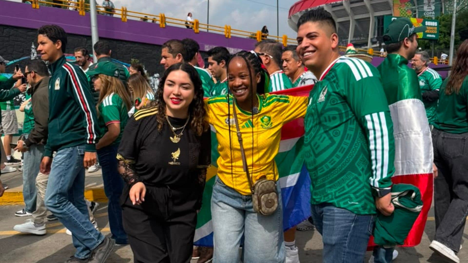 Aficionados listos para disfrutar la inauguración del Mundial 2026 en CDMX. Foto: N+