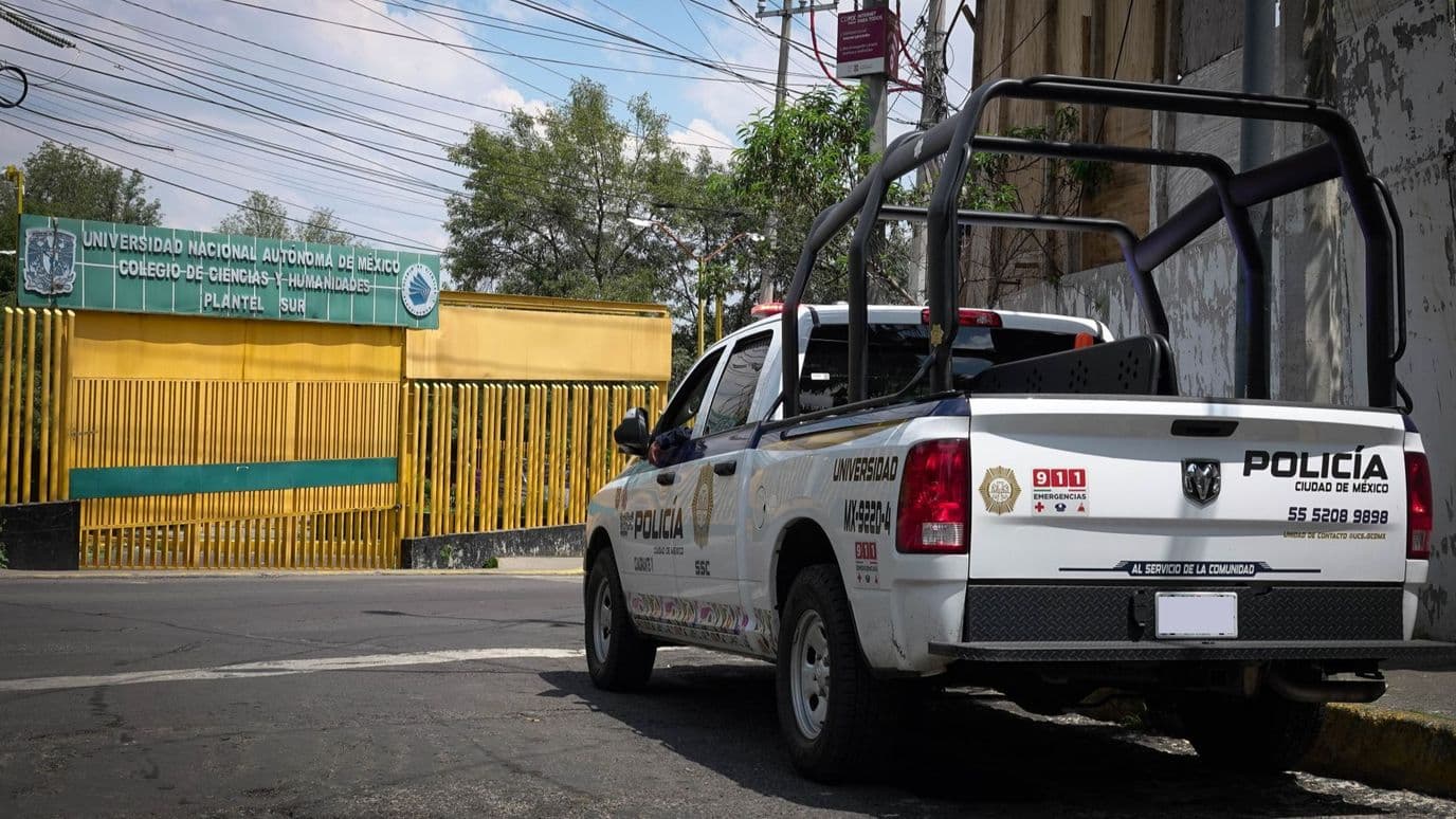 Una patrulla a las afueras del CCH Sur