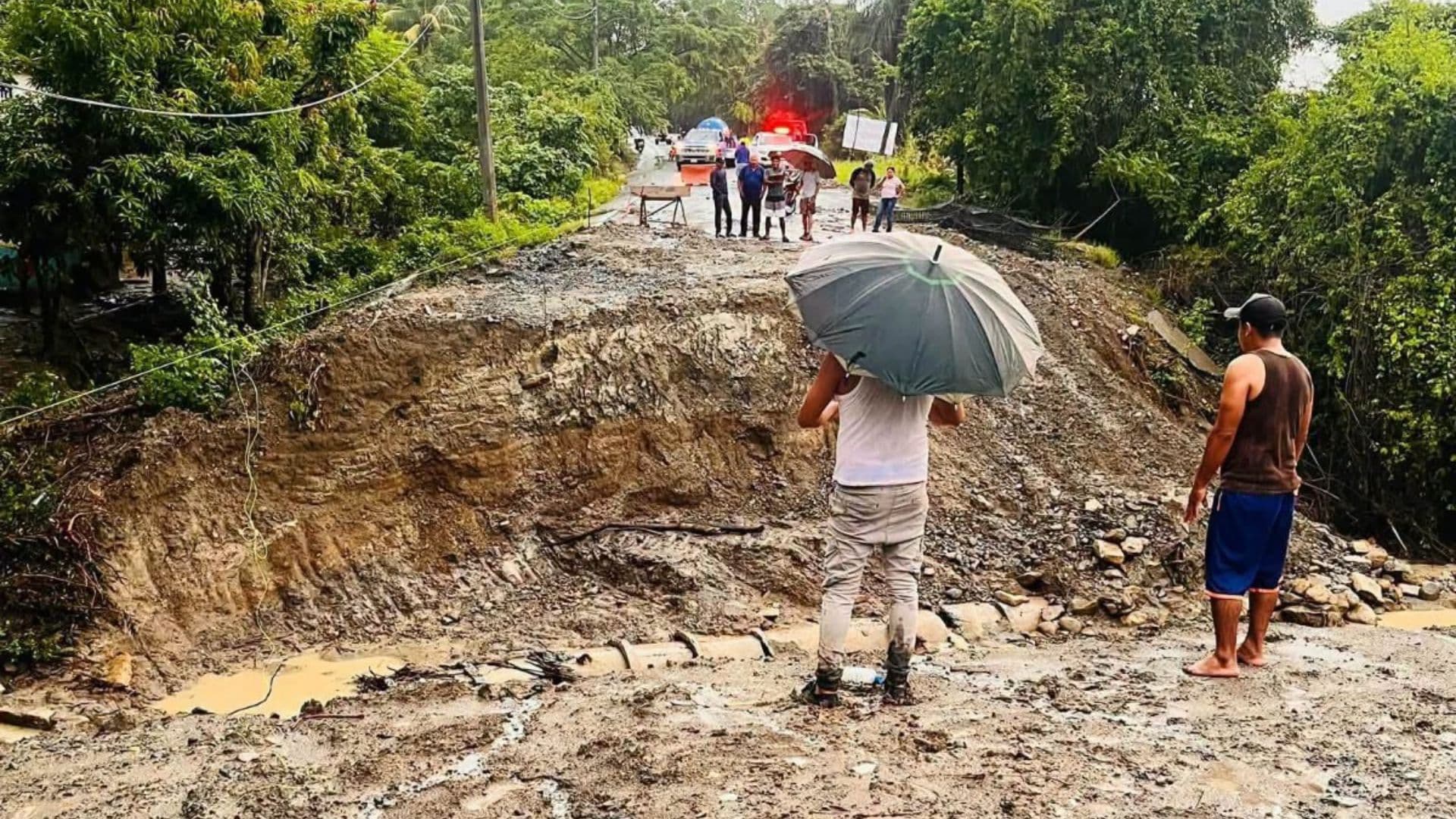 Lluvias Ocasionan Deslave Sobre Carretera de la Zona Norte de Veracruz
