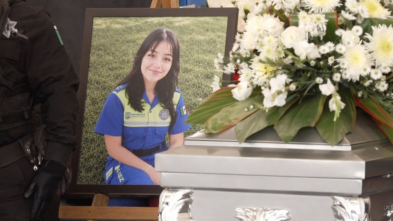 Guardia de honor a Melissa Sofía, paramédica fallecida en choque en Monterrey