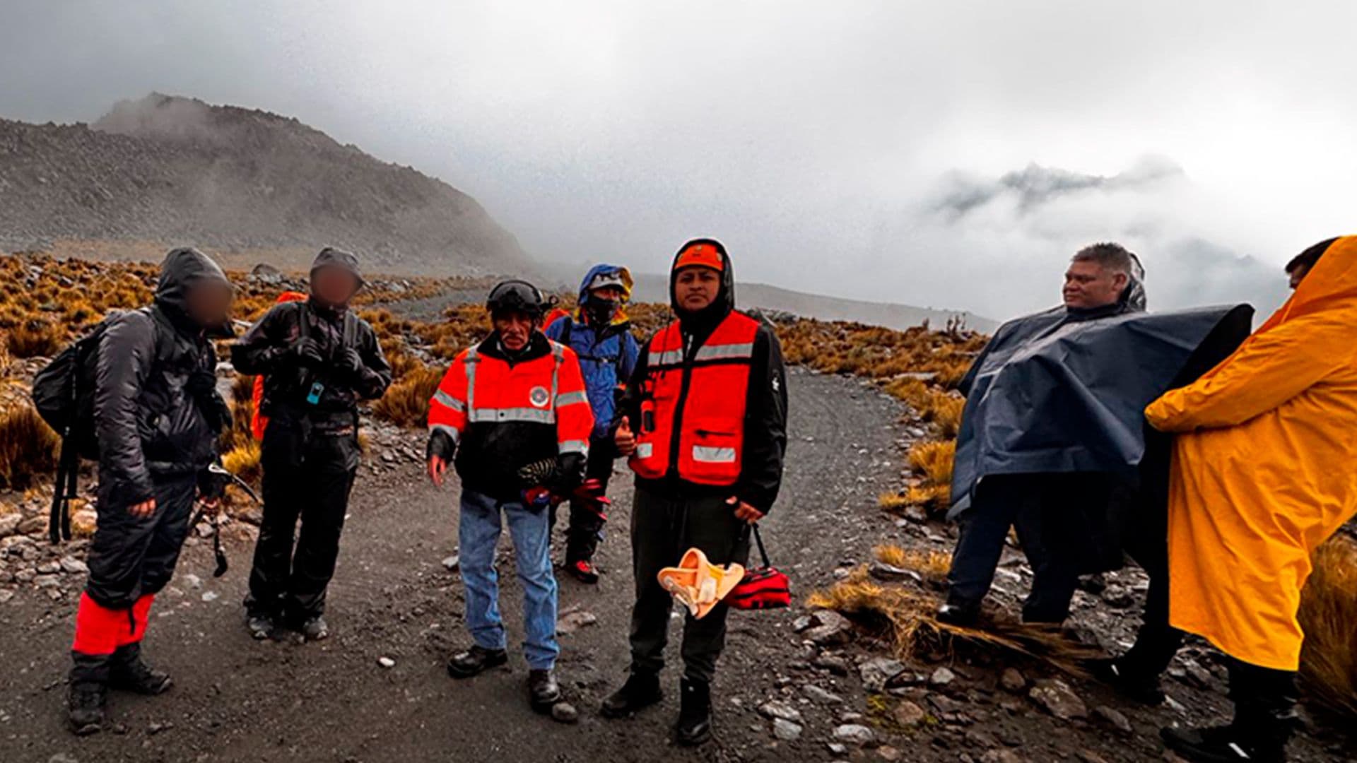 Rescatan a Tres Montañistas que se Extraviaron en Volcán Citlaltépetl de Puebla