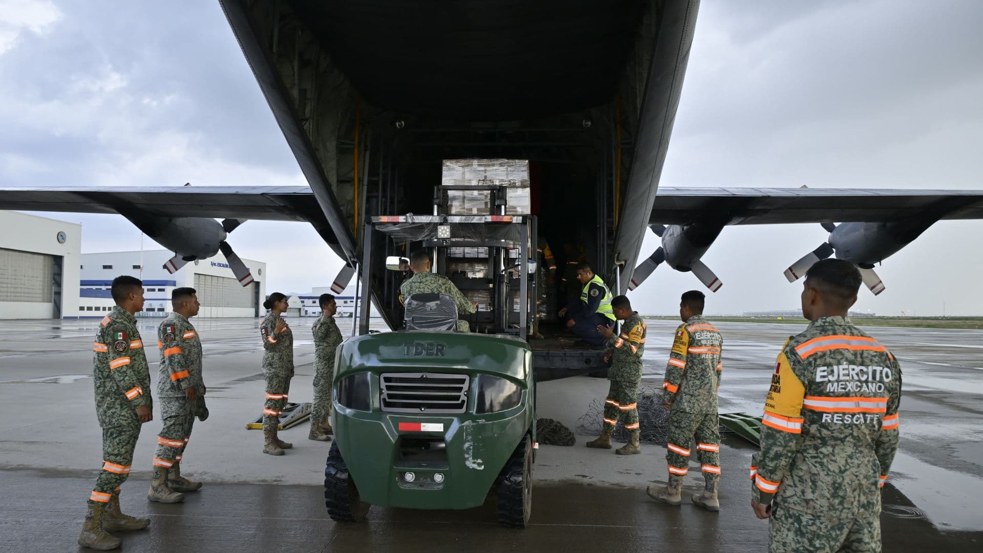 México envía ayuda humanitaria a Colombia