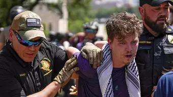 Foto: Estudiantes Propalestinos y Policías se Enfrentan en la Universidad de Texas / Reuters